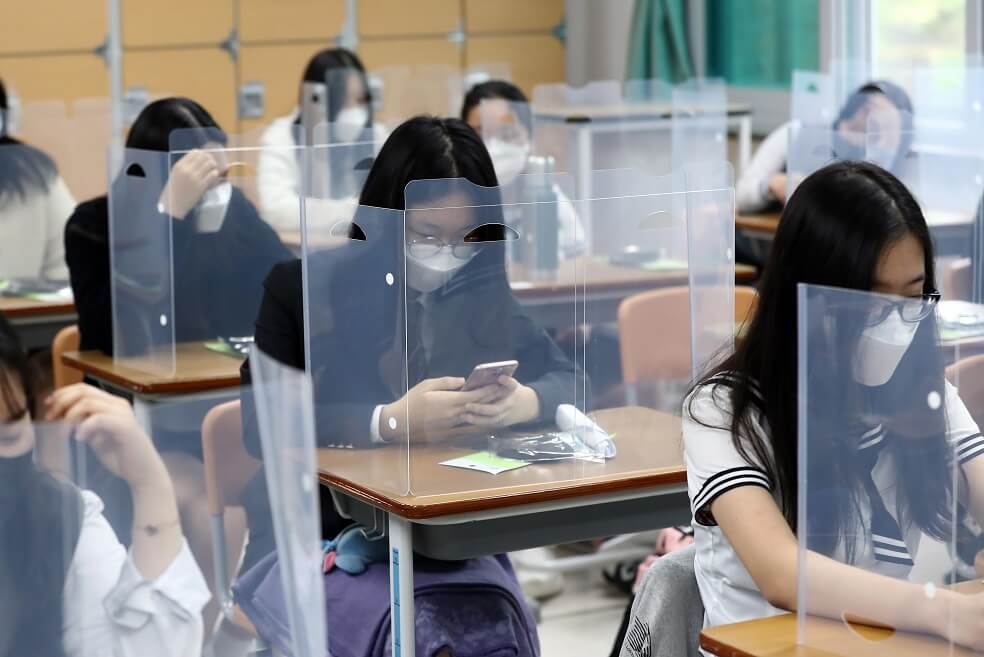 En fotos: comienza la reapertura gradual de colegios en Corea del Sur