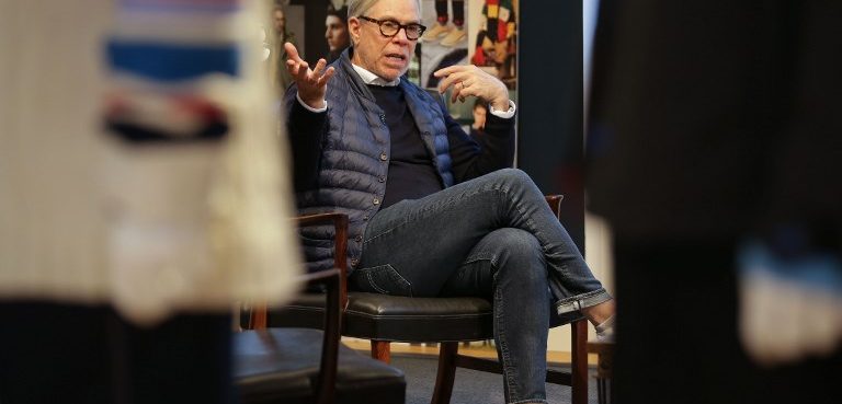 Tommy Hilfiger: los desfiles de moda son aburridos y «en general anticuados»