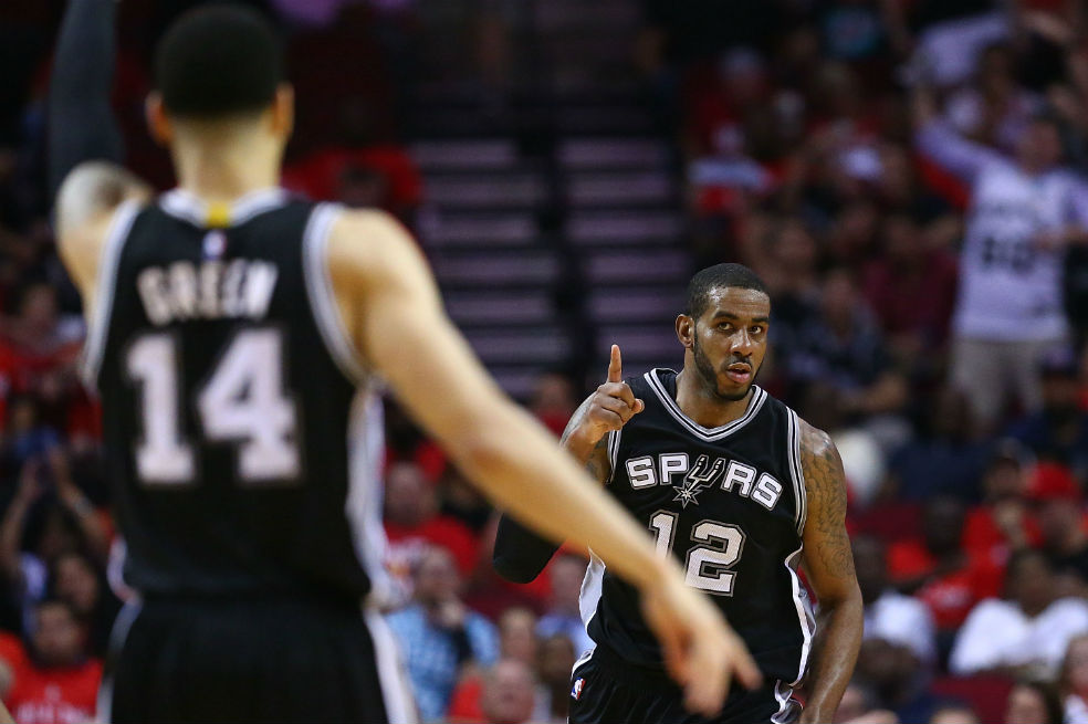 LaMarcus Aldridge celebra la clasificación a la final de Conferencia. / AFP