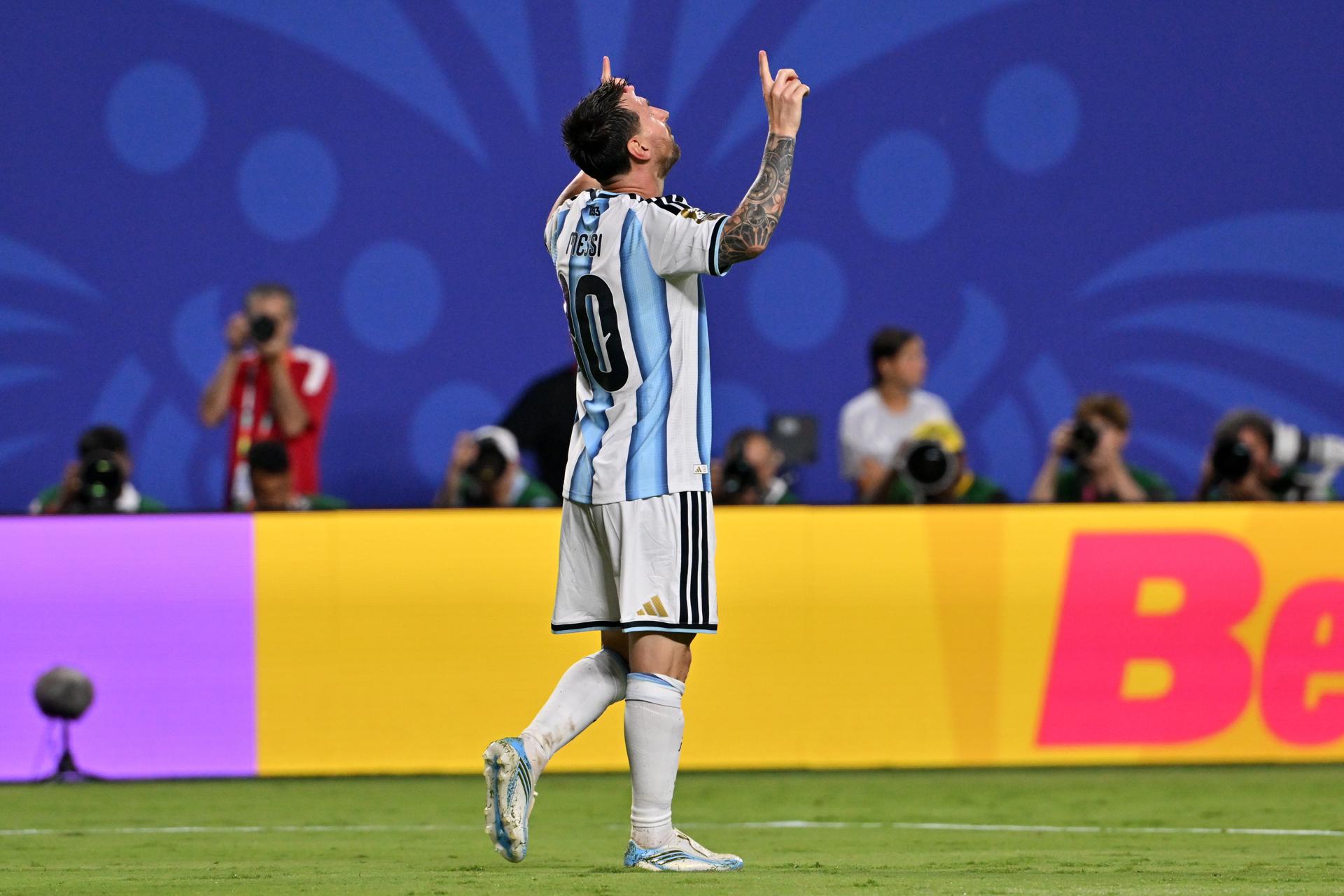 Así fue el hat-trick de Messi en la victoria de Argentina sobre Argelia en el Mundial: video
