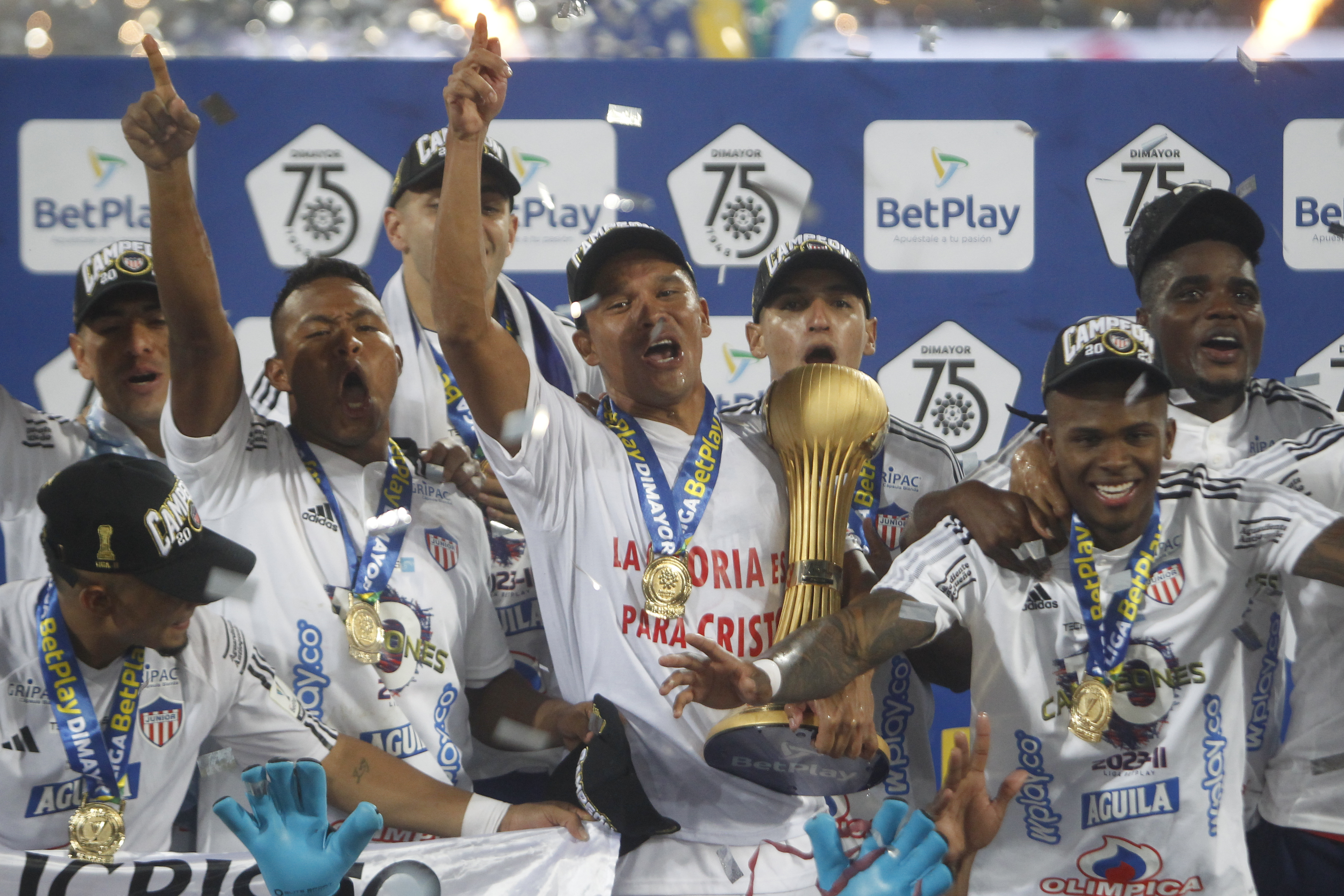 Tiburón X, Junior campeón, ¡Junior tu papá!