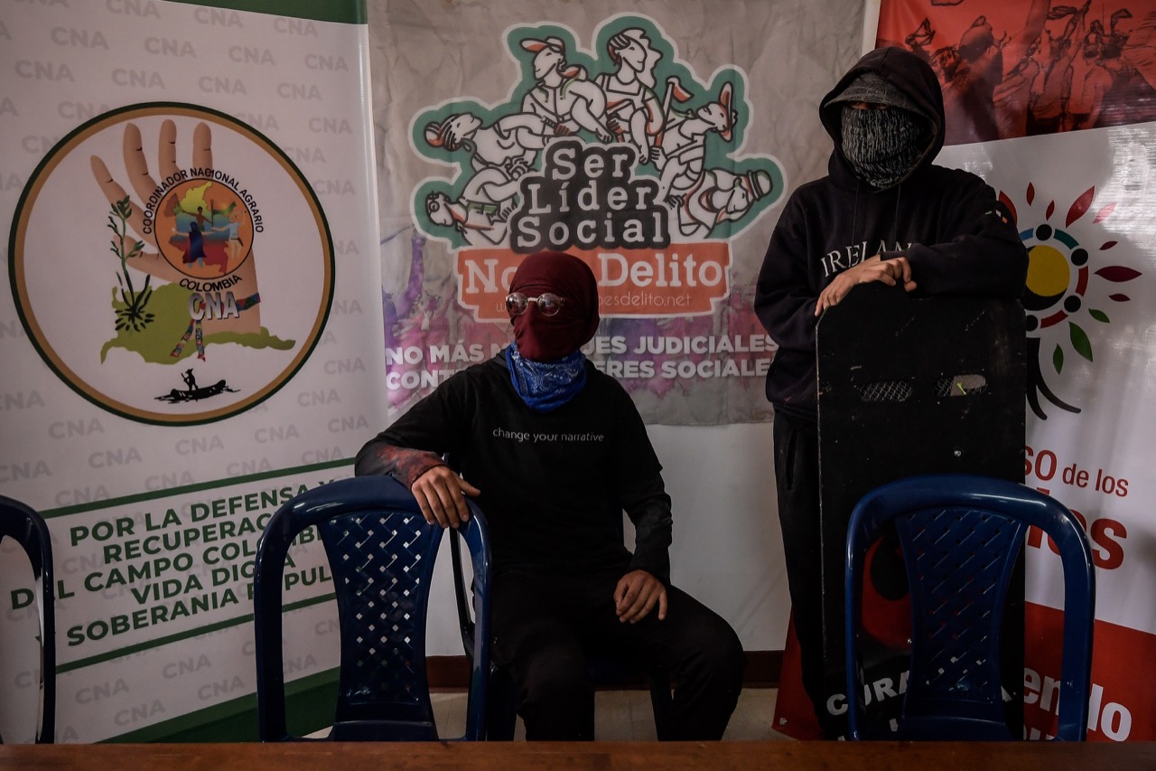 Todos los representantes de la Primera Línea Escudos Azules se presentaron protegiendo sus rostros por "seguridad".