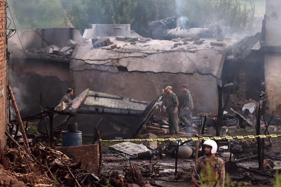 Accidente de avión de entrenamiento militar paquistaní deja al menos 18 muertos