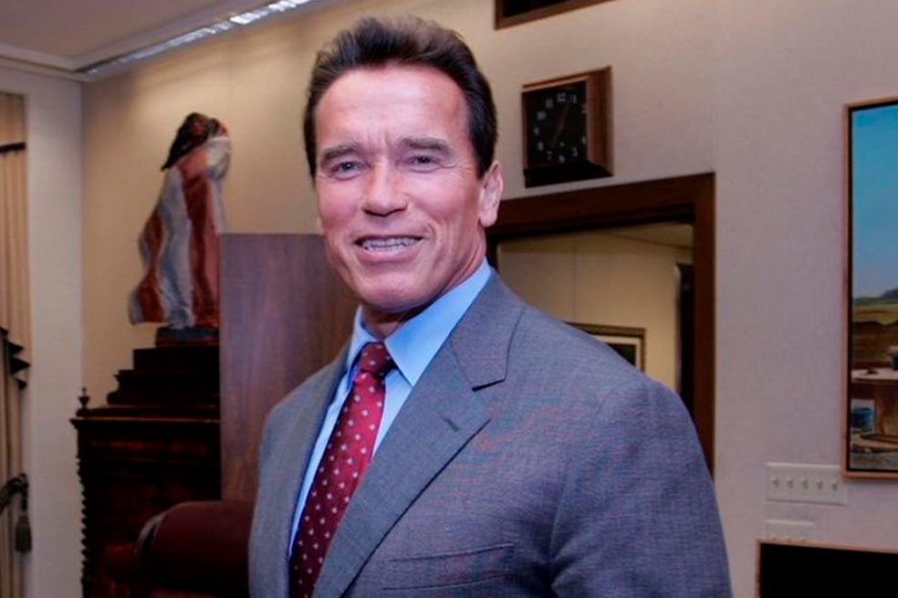 Arnold Schwarzenegger regresa a la saga Predator para ofrecer un final alternativo