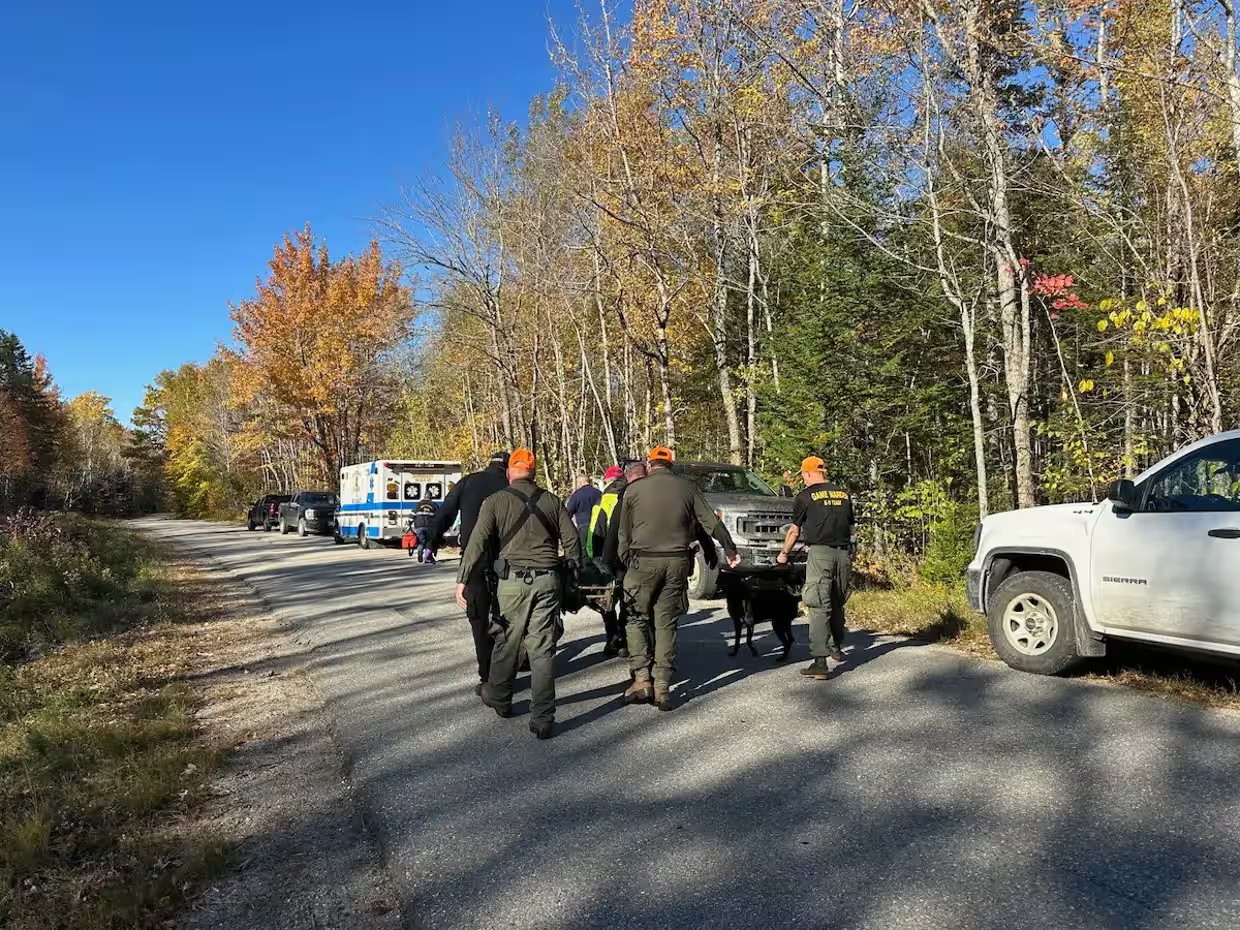 La historia de Lucy, la perra que salvó a su dueña de morir congelada en un bosque