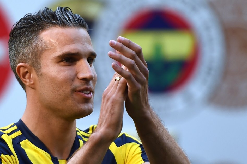 Fenerbahçe presentó como refuerzo al holandés Robin Van Persie