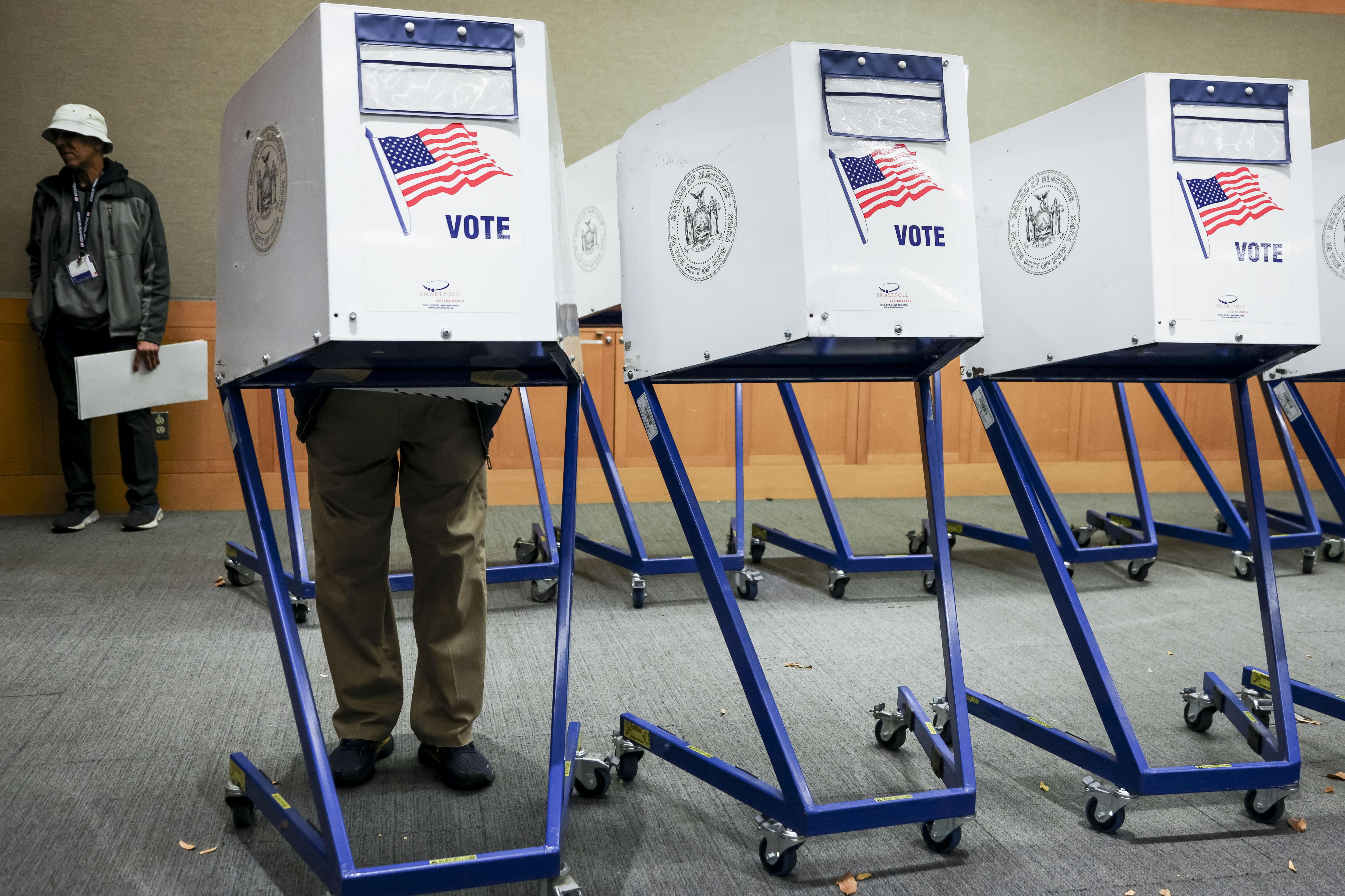 Cierran primeros centros de votación en EE. UU.