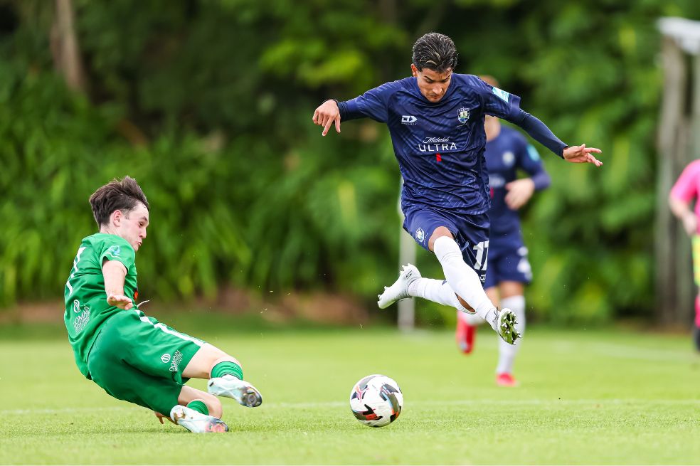 Jerson Lagos (der.), futbolista colombiano del Auckland City.