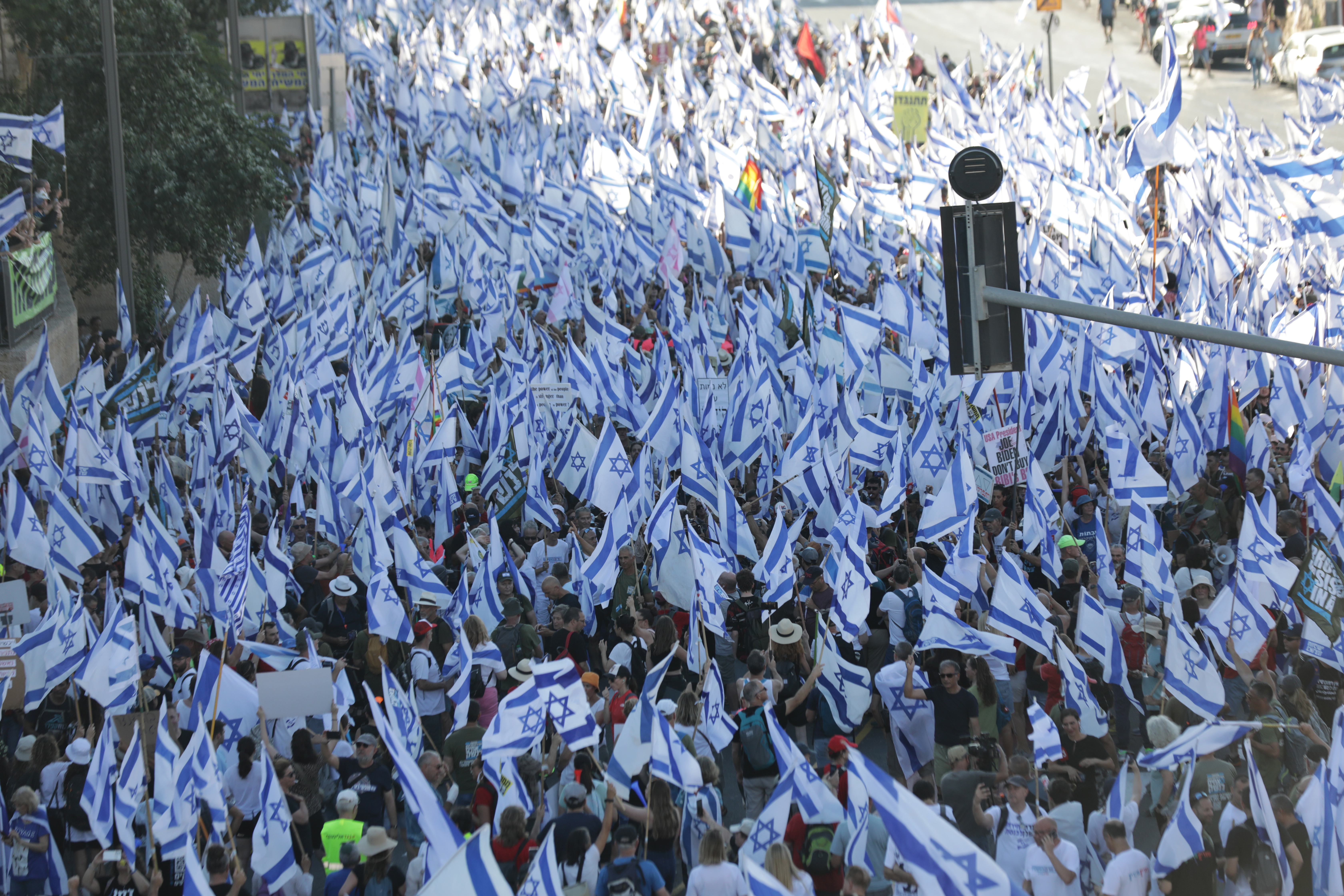 Reservistas se unen a masivas protestas por reforma judicial en Israel