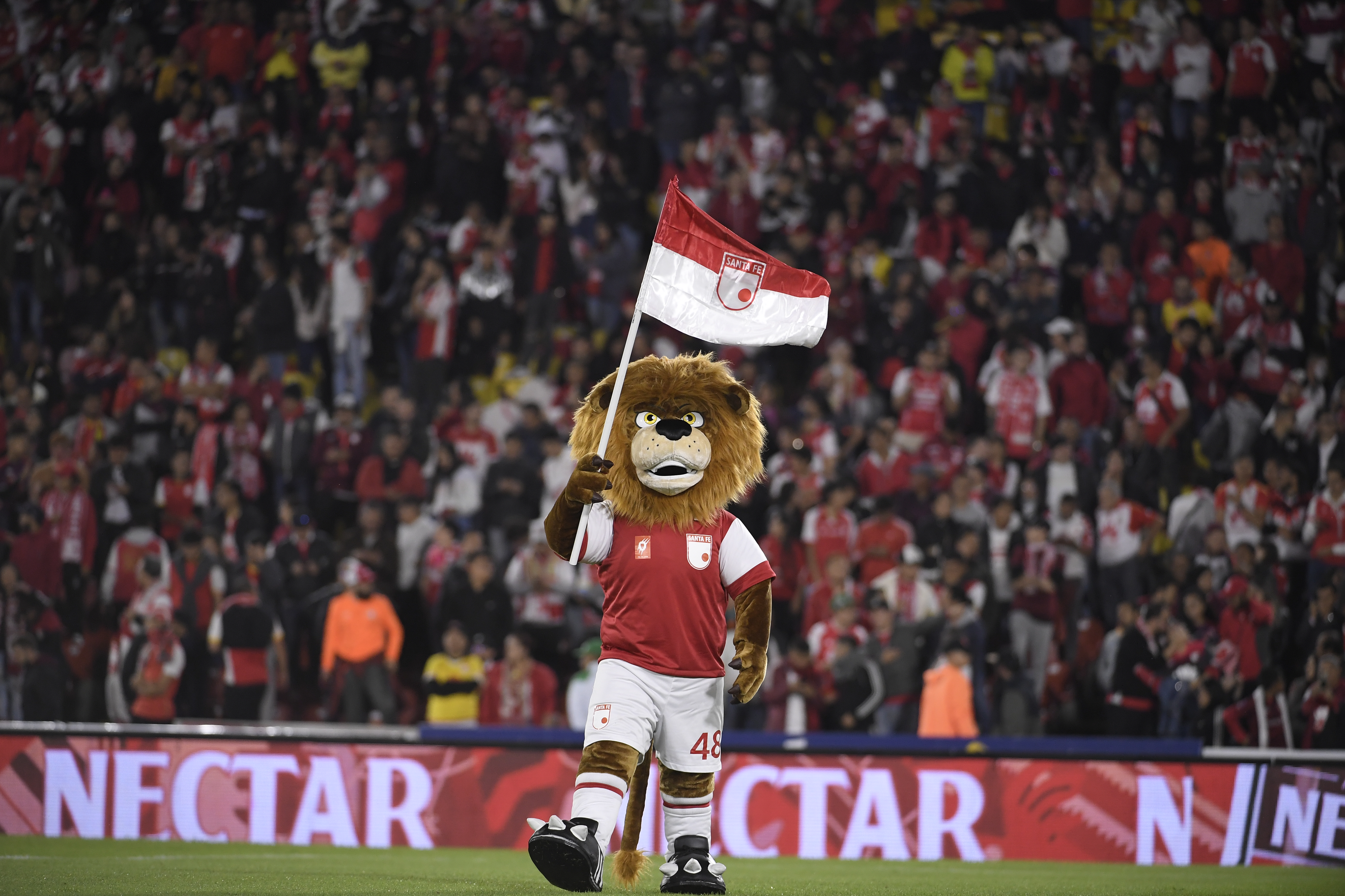 Mascota de Independiente Santa Fe, presente en el clásico capitalino.