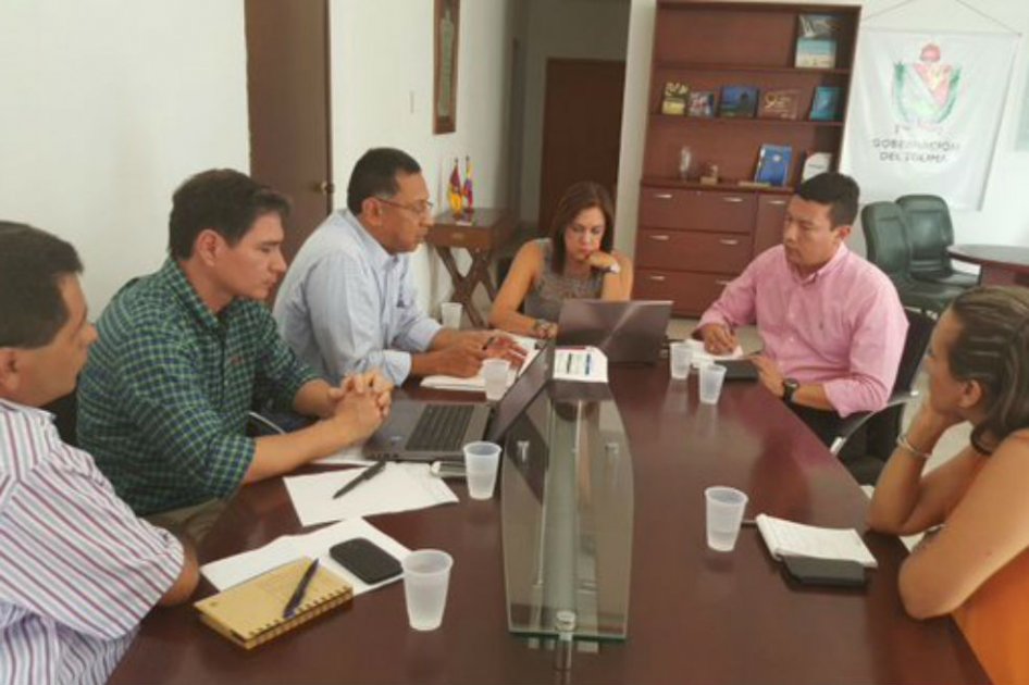 Reunión entre los secretarios departamentales de Hacienda y Planeación con directivas de la Universidad para detallar la situación financiera de la institución. /Twitter: @OscarBarretoTol