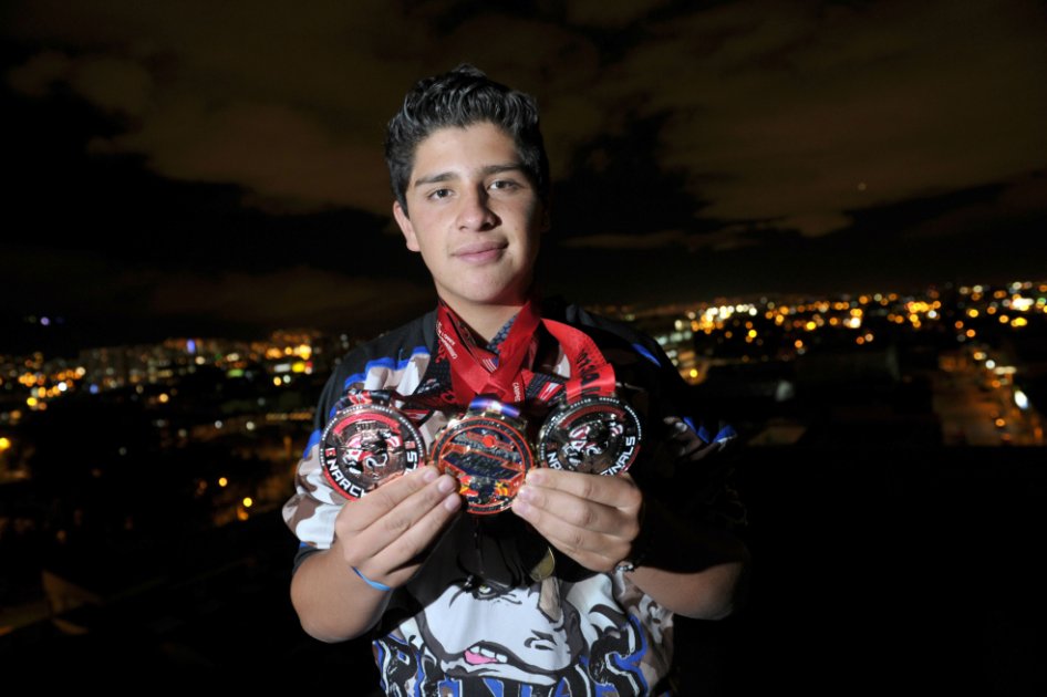 Andres Camilo Rippe, jugador de hockey bogotano campeón  con Rinos Na-Palm Hockey Club en Estados Unidos. // Oscar Pérez
