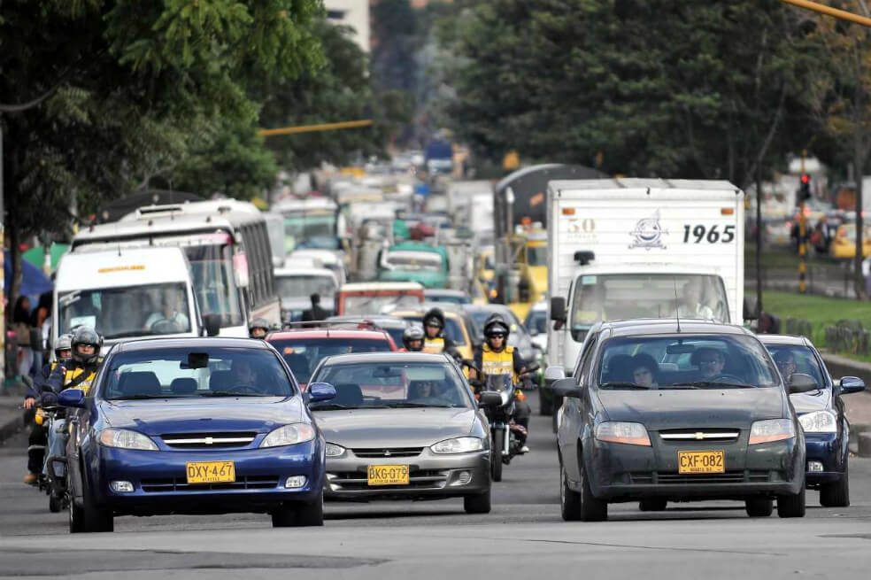 Alcalde de Medellín propone eliminar el pico y placa en su ciudad