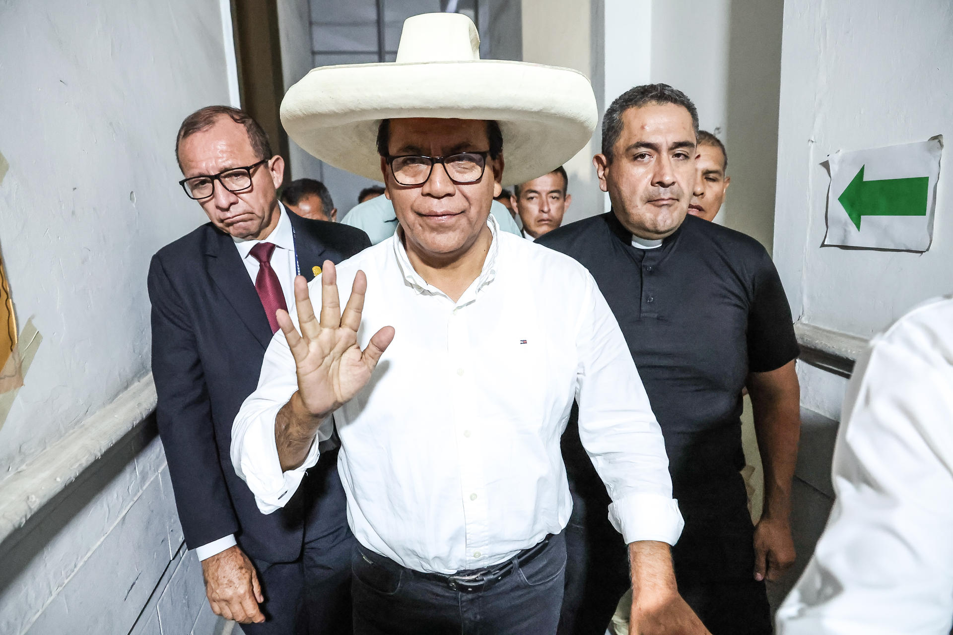 En Perú llevan 20 días contando votos y todavía no terminan, ¿qué falta?