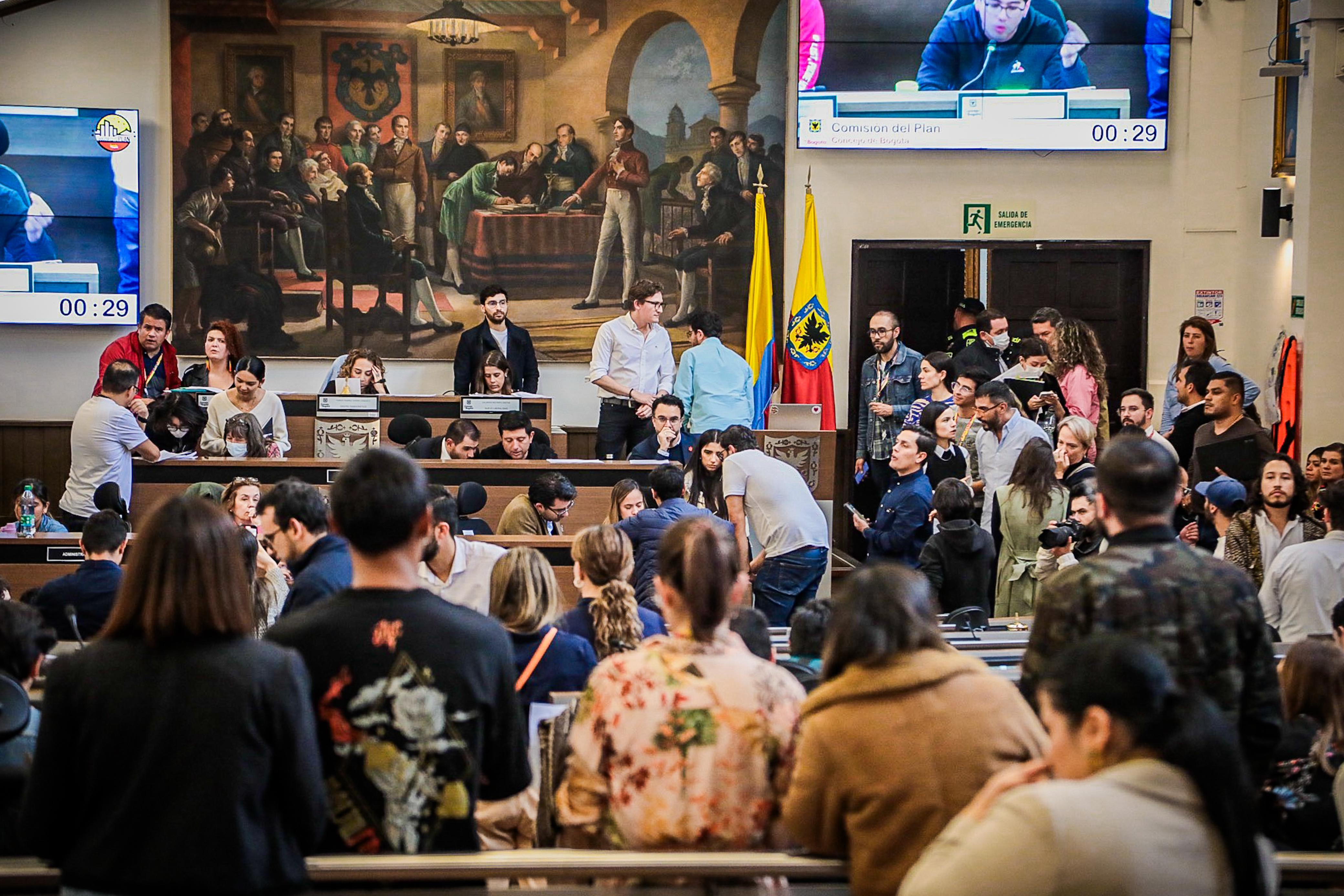 Aprobado impuesto al alumbrado público: así va la votación del PDD de Bogotá