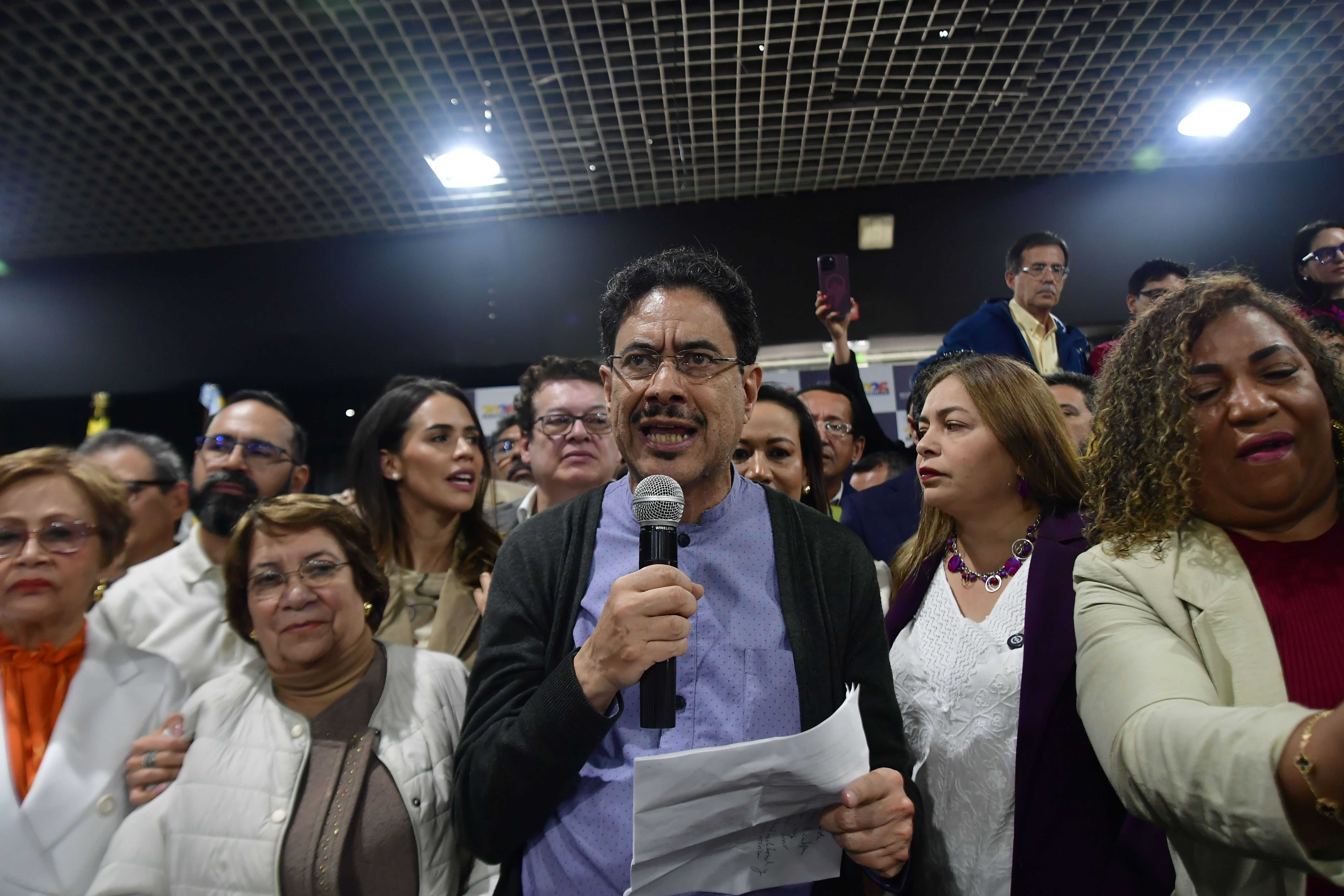 Lista la ponencia con la que el CNE discute participación de Iván Cepeda en la consulta
