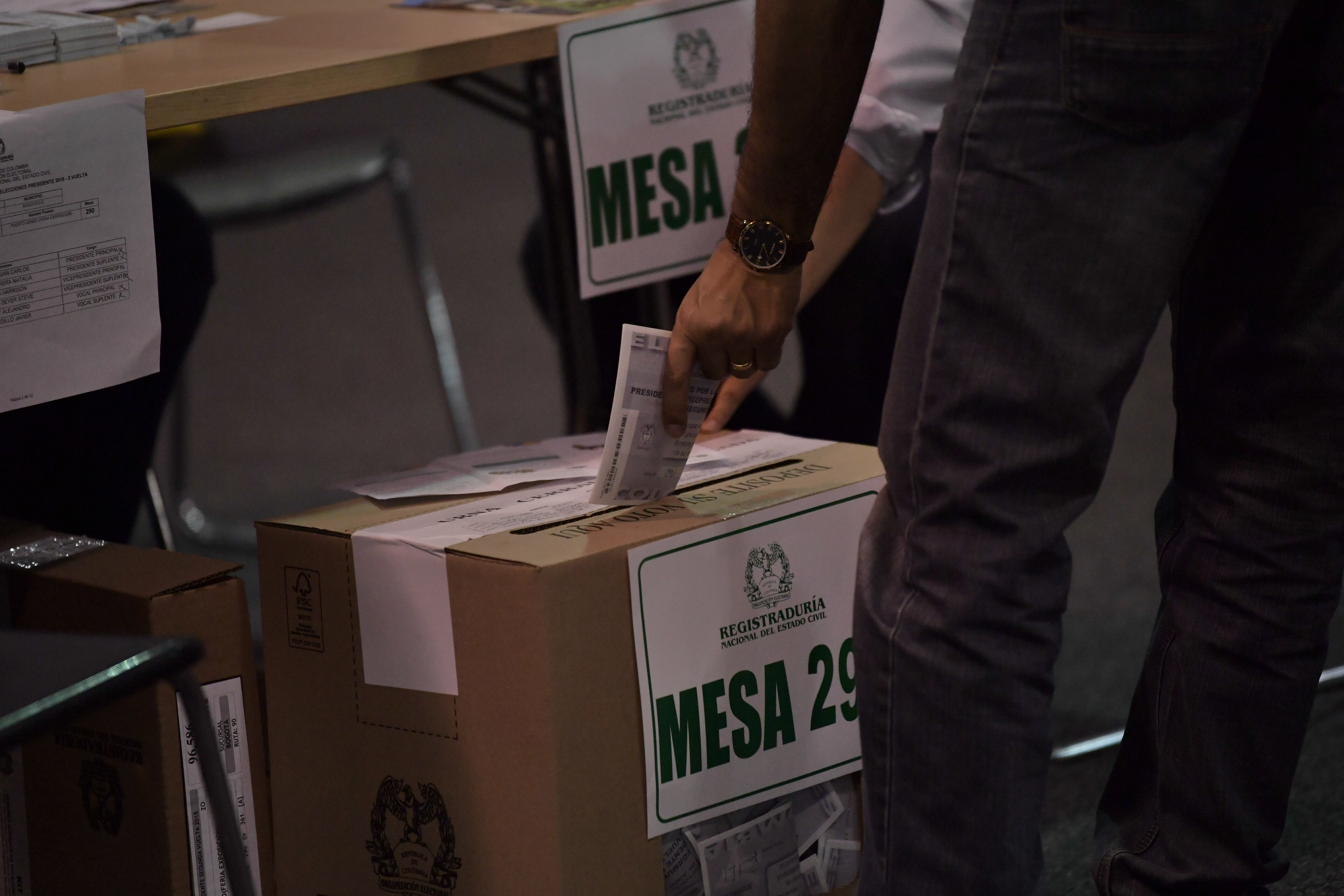 Puesto de votación en Corferias, preconteo y escrutinio de los votos de las elecciones presidenciales 2018 segunda vuelta.