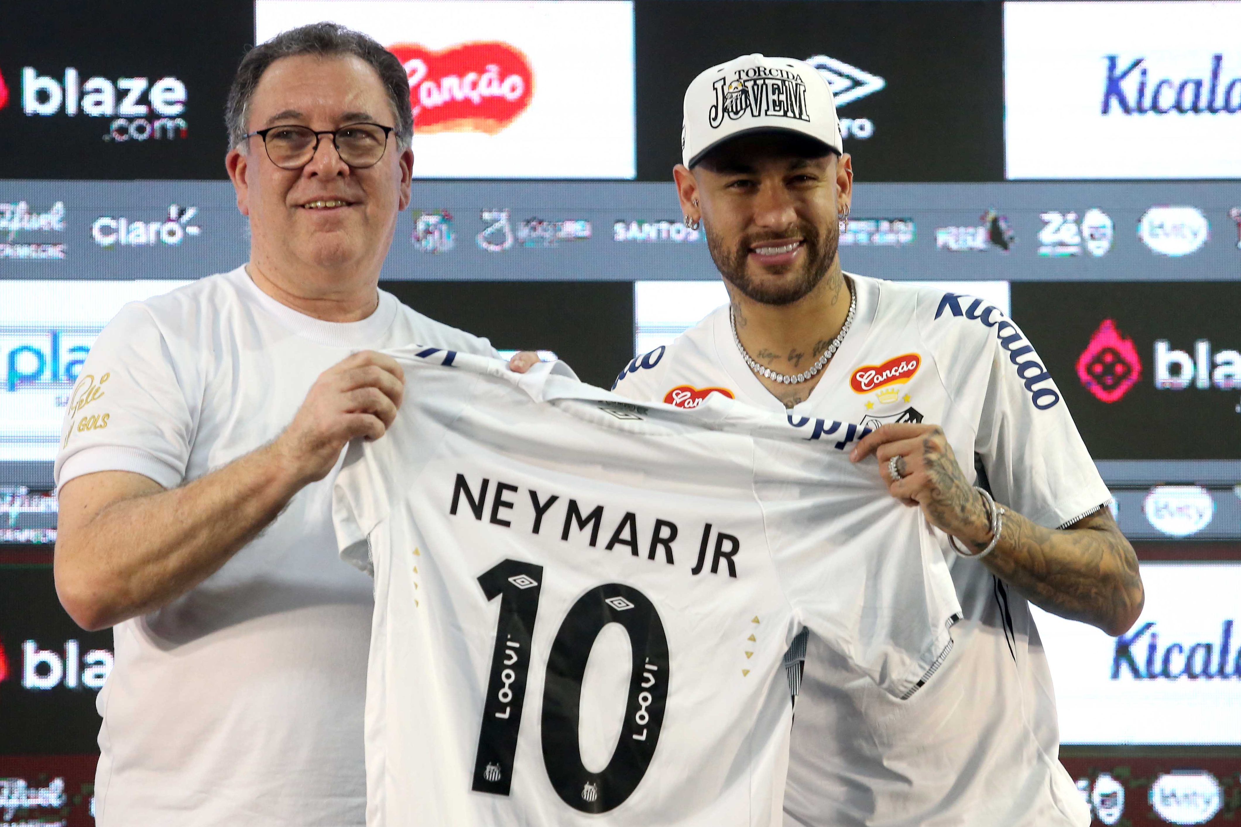 Neymar recibió su primera convocatoria con Santos tras su regreso a Brasil
