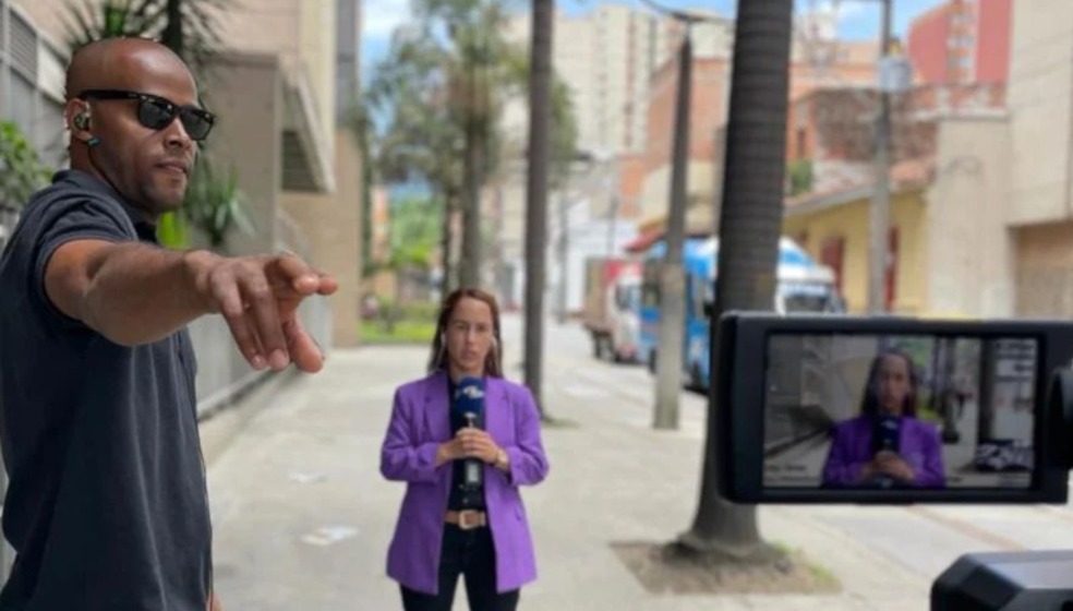 A Érika Zapata se le confesaron en plena emisión de Noticias Caracol: “¡Te amo!”