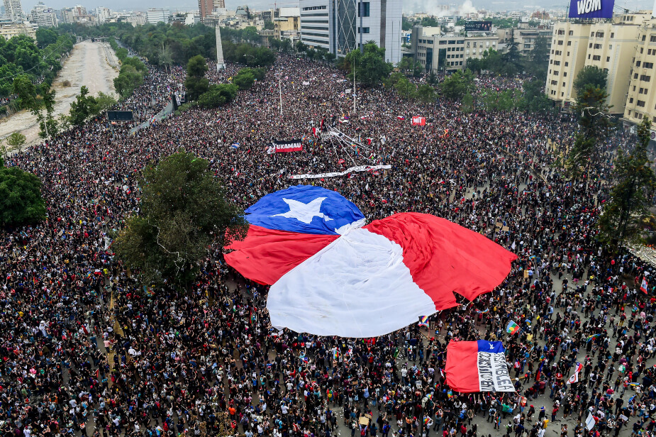 Piñera abre la puerta a reforma constitucional tras nueva jornada de protestas