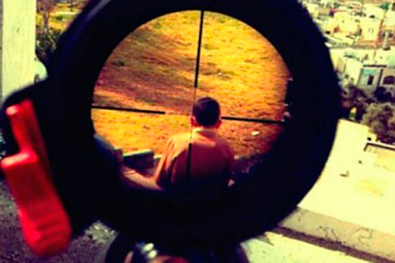 Ejército israelí investiga foto de soldado apuntando a niño palestino