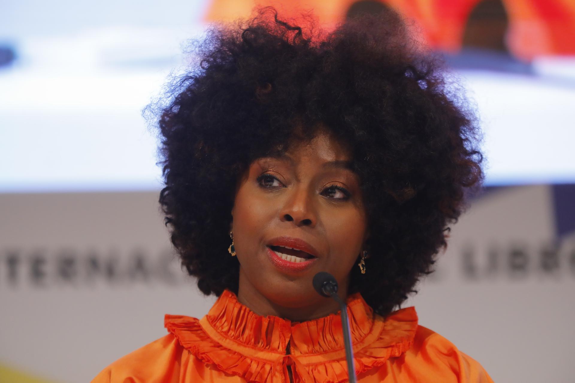 Chimamanda Ngozi Adichie denunció negligencia médica en el hospital donde murió su hijo
