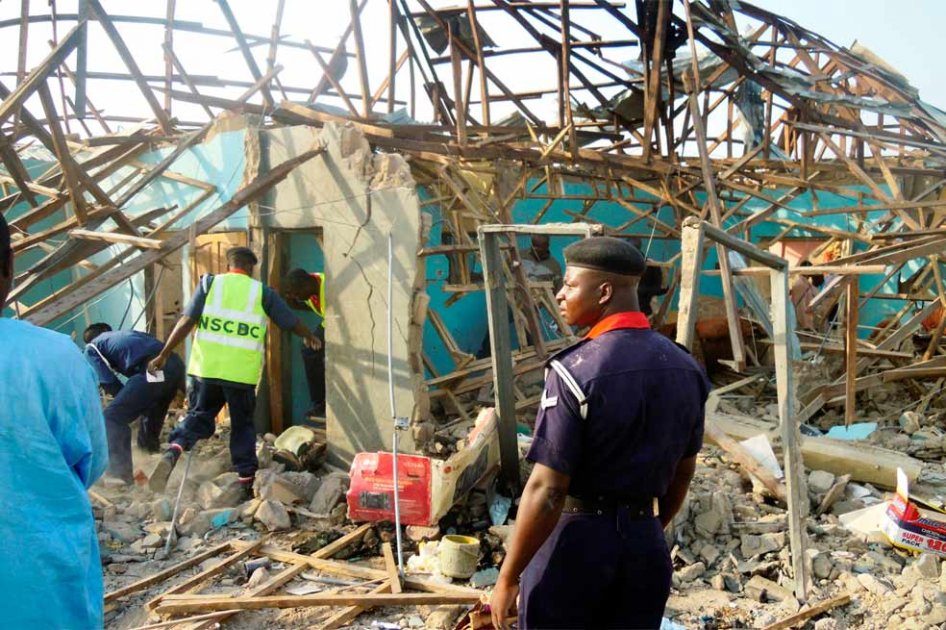 Casi la mitad de una ciudad nigeriana fue destruida en choques con islamistas