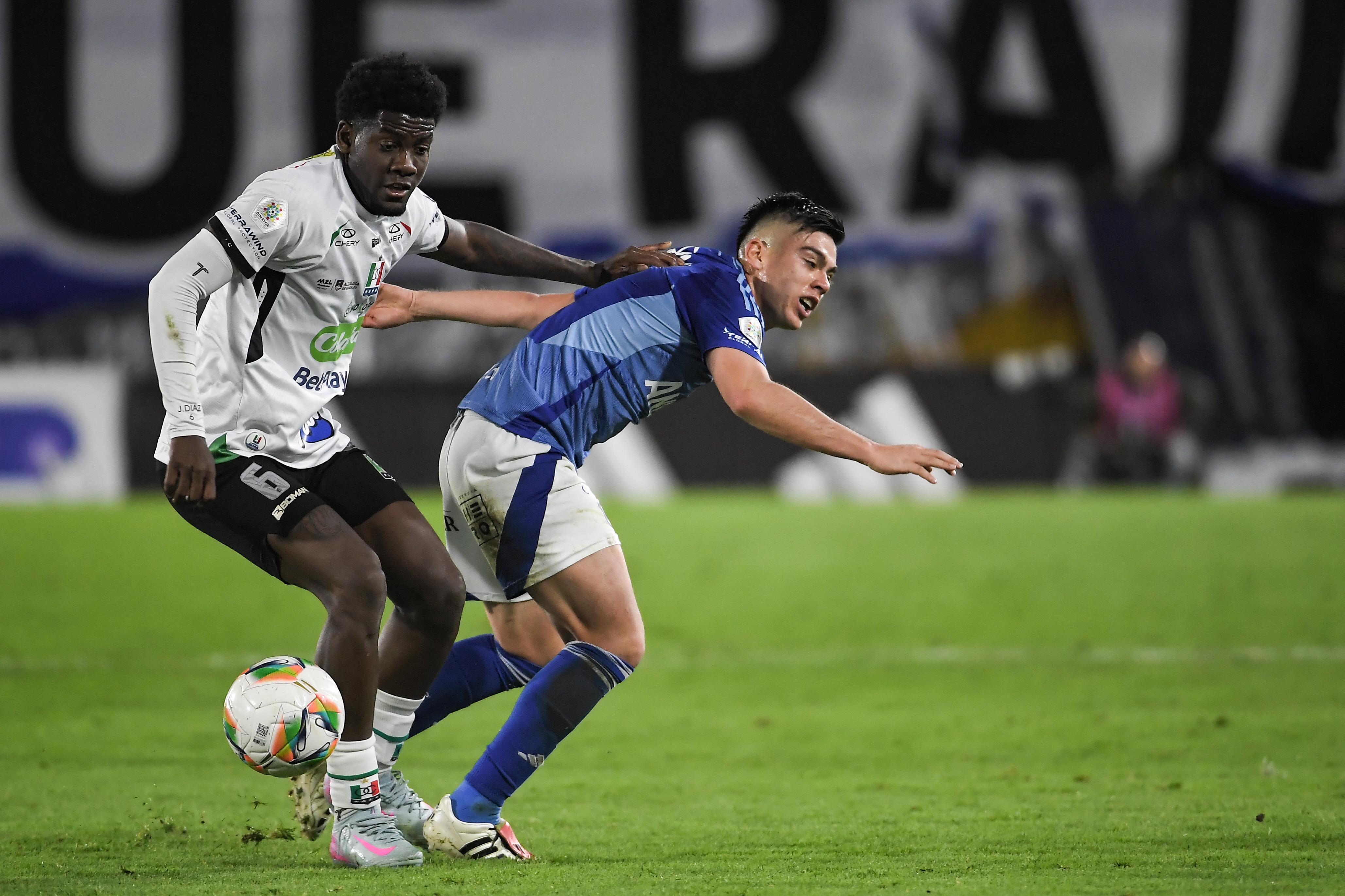 El arquero del ‘blanco blanco’ fue clave para sostener el empate, con atajadas decisivas ante remates de Falcao y Daniel Ruiz en los minutos finales.