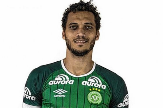 Helio Neto, defensor de Chapecoense que sobrevivió al accidente aéreo.
