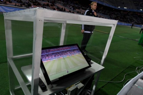 El videoarbitraje fue el mayor punto de discusión en el pasado Mundial de Clubes. / AFP