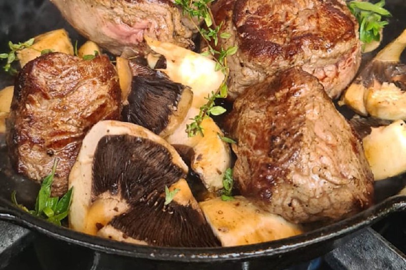 Receta para preparar tournedos de lomo con hierbas y hongos