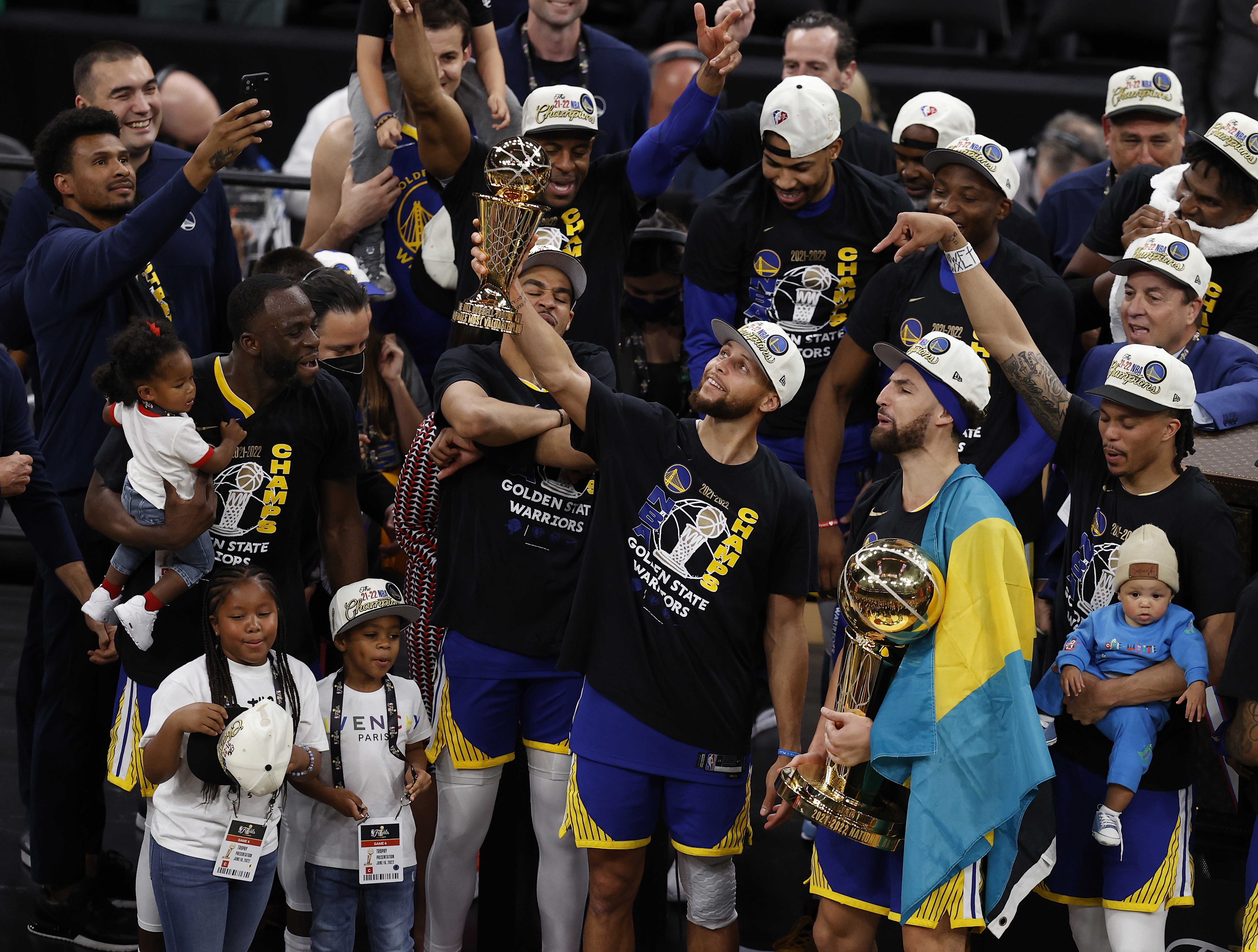 ¡Entre los más grandes, Steph! Curry ganó el MVP de las finales, el premio que le faltaba