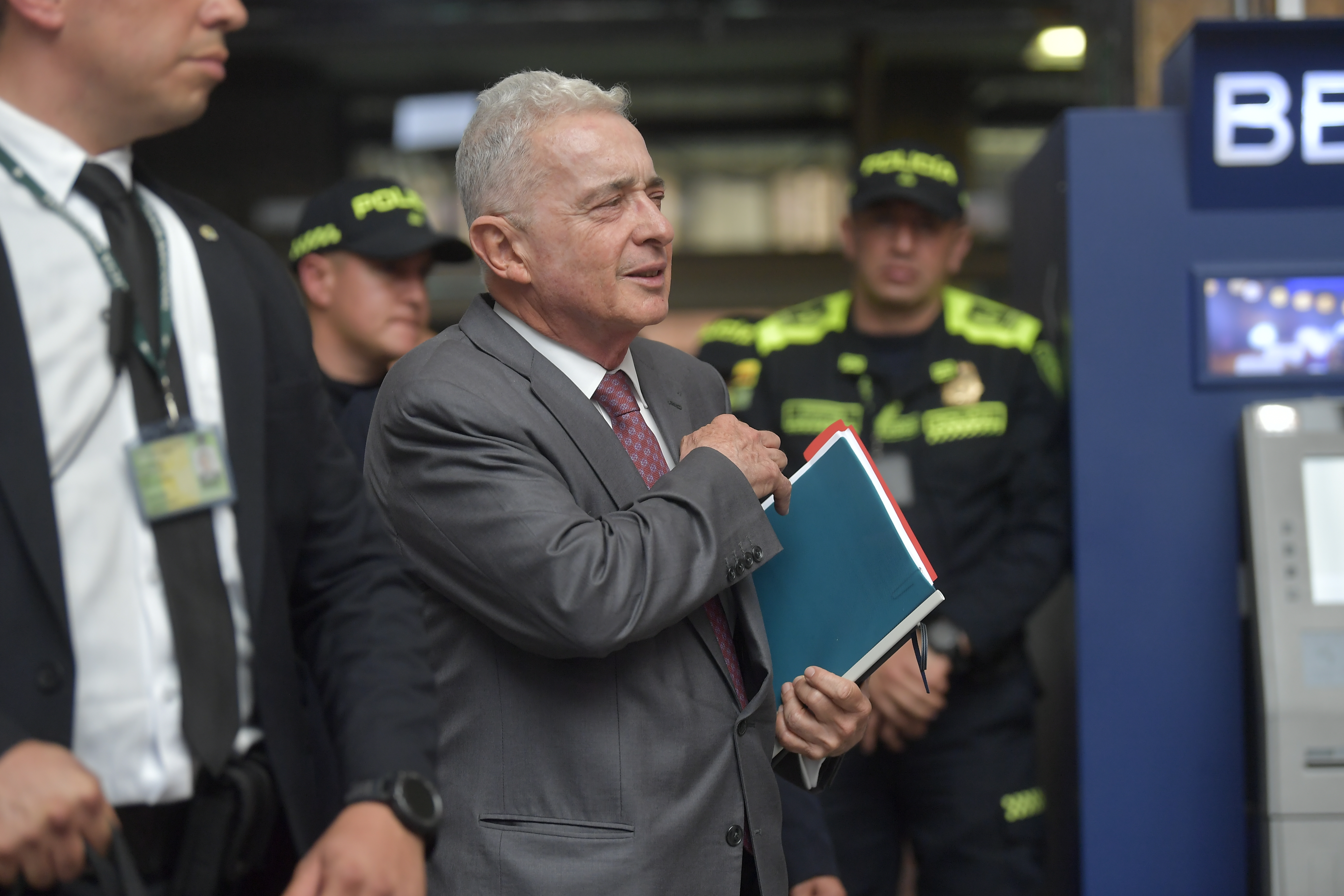 Juicio contra Uribe: sube al estrado Carlos López, alias Caliche, testigo clave