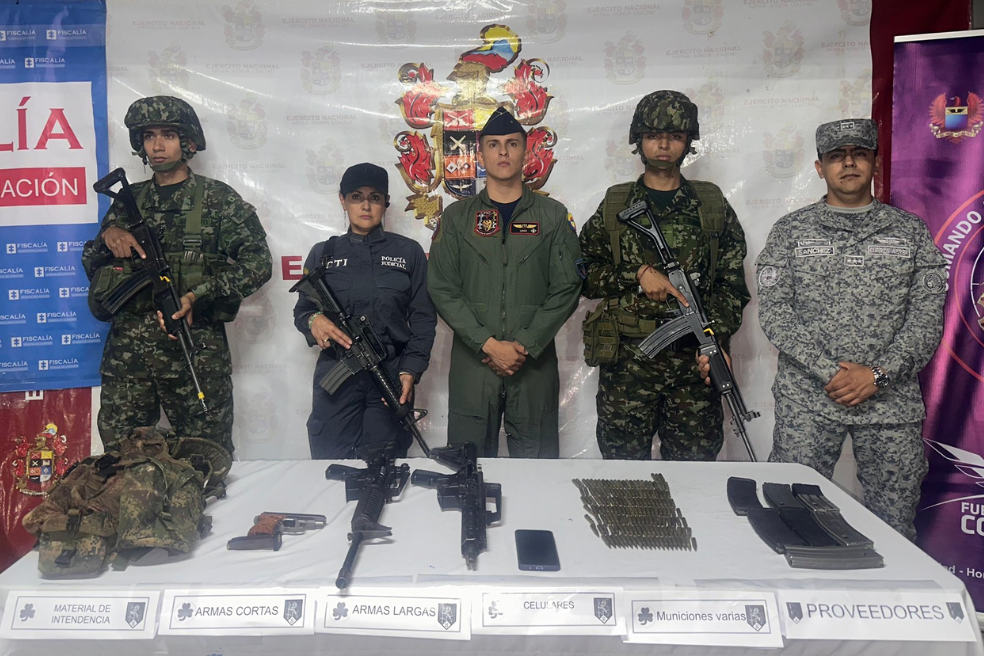 Elementos incautados durante la operación en la que murió alias "Cabezón", el hombre detrás de los atentados en Cali y Jamundí (Valle del Cauca).