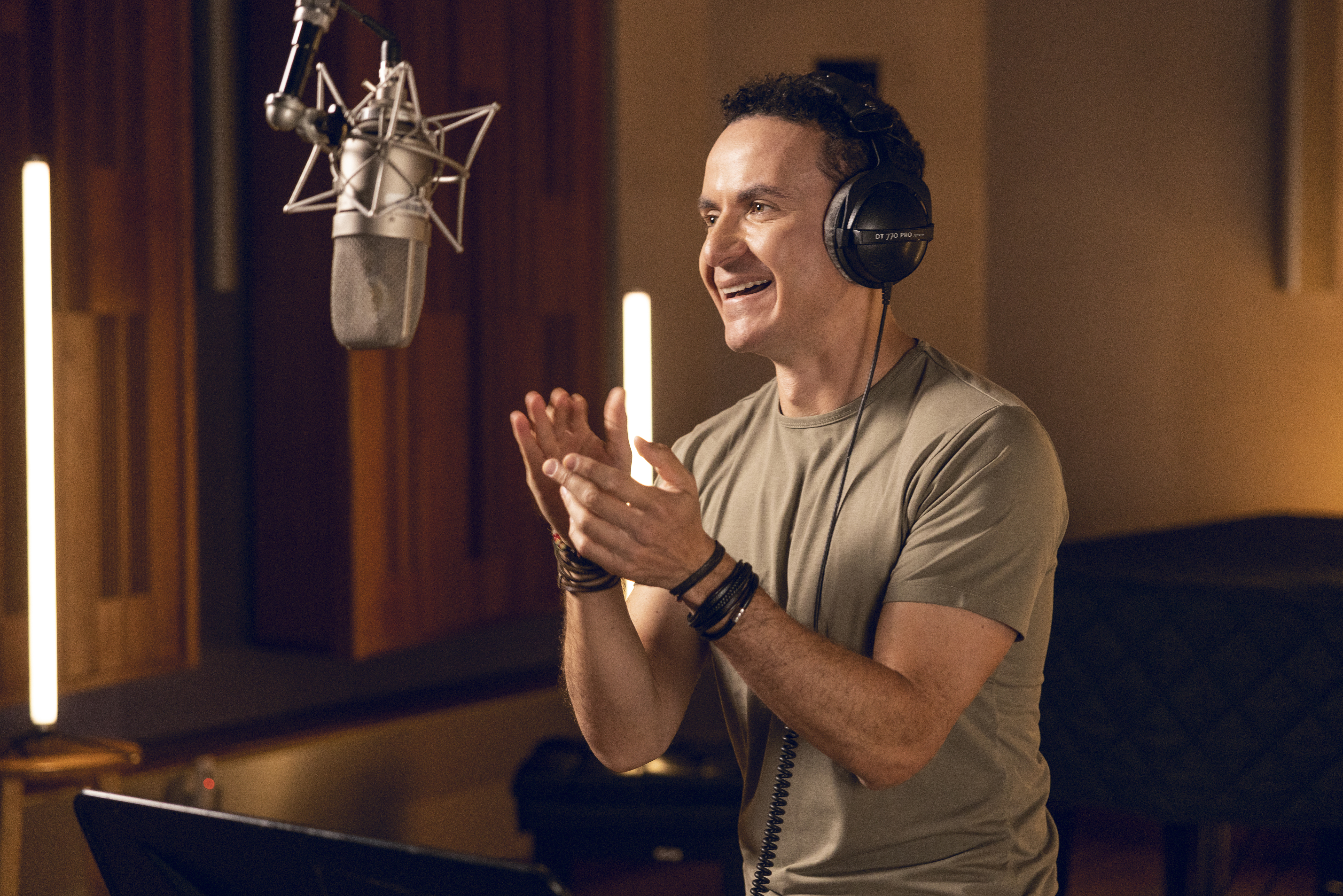Fonseca ve en la música colombiana una forma de cambiar la imagen de su país