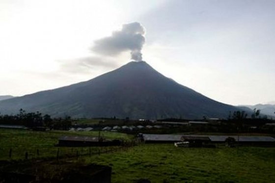 Varias explosiones se registraron en el volcán Tungurahua en Ecuador