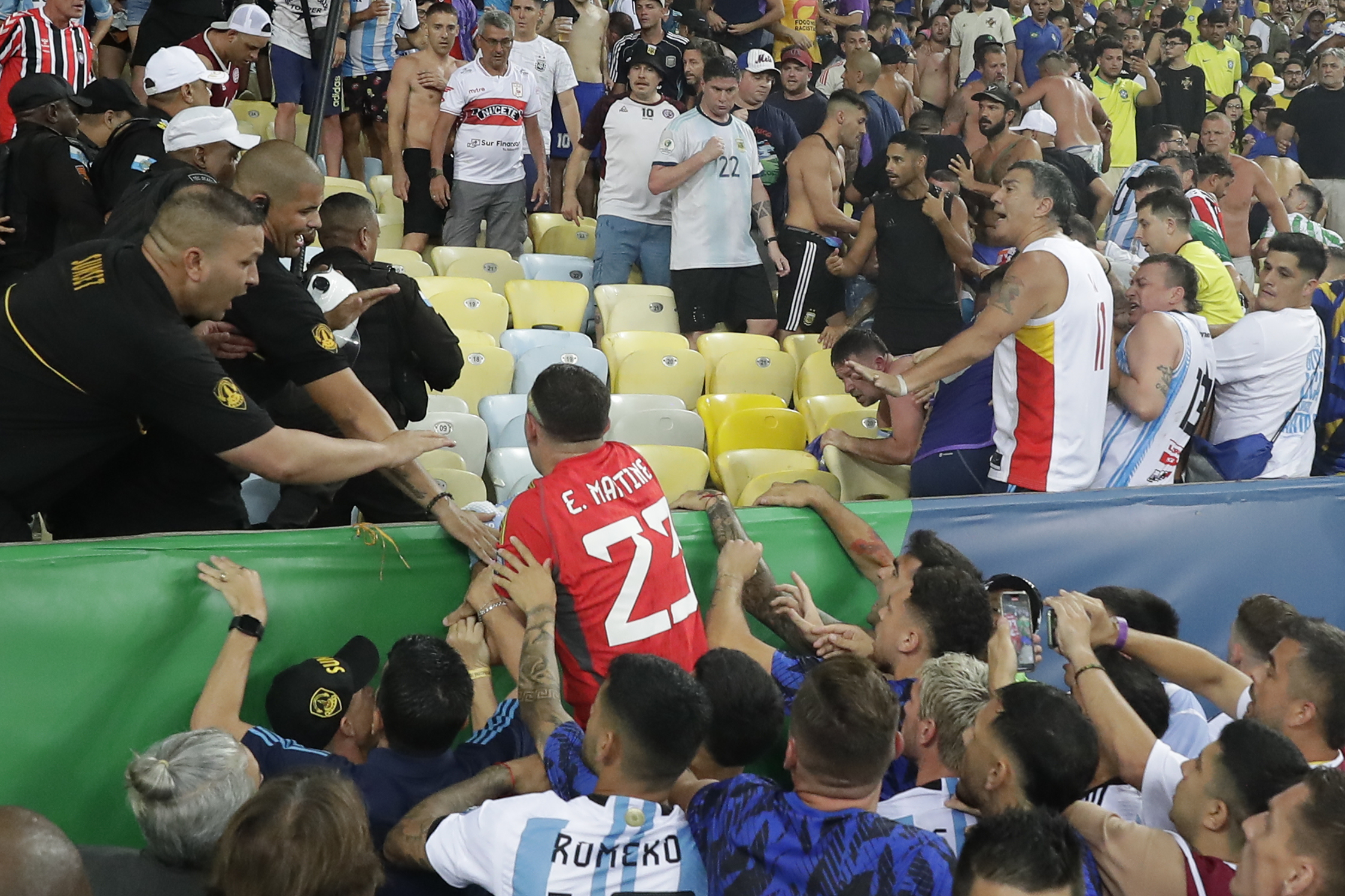 Dibu Martínez defendió a los hinchas de Argentina en el Maracaná: video