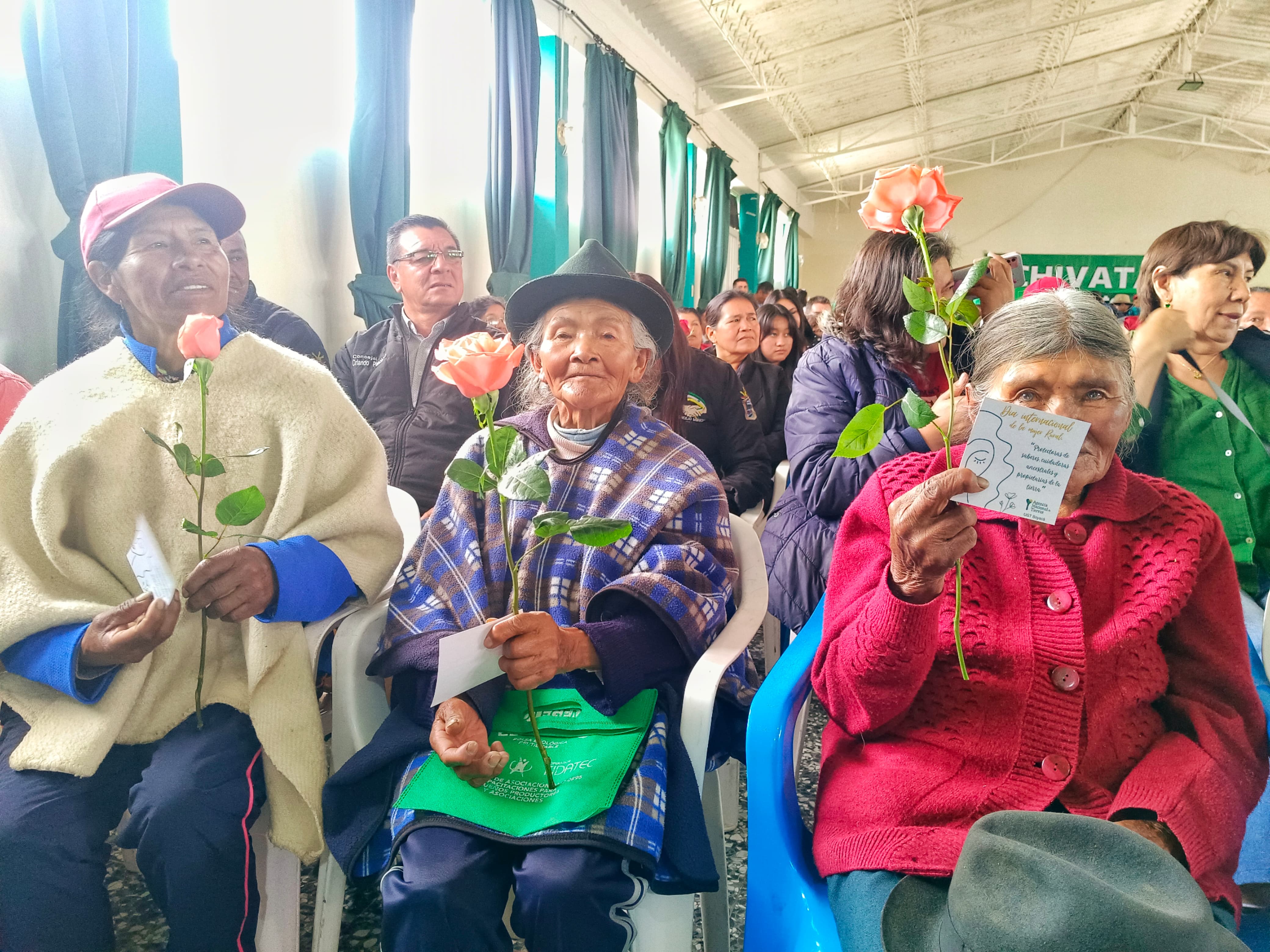 Más de 700 mujeres rurales se beneficiaron de formalización y entrega de tierras