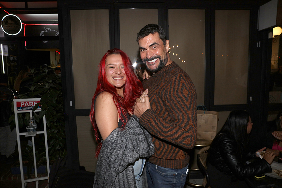 La gran apertura de @perrohachepe se vio llena de buena onda, música, amigos, familia y buena comida, @ramiromenesesc y @chefcantor inauguran un sitio de perros calientes de carne de langosta, en la calle 67 con carrera 6, ayer fue una noche inolvidable para Ramiro Meneses ganador de @masterchefcelebrityco en la inauguración de su negocio de comidas rápidas, estuvo rodeado de sus seguidores y un shows del Parche de Harley Davidson donde demostraron lo imponente e increíbles que son éstas máquinas.