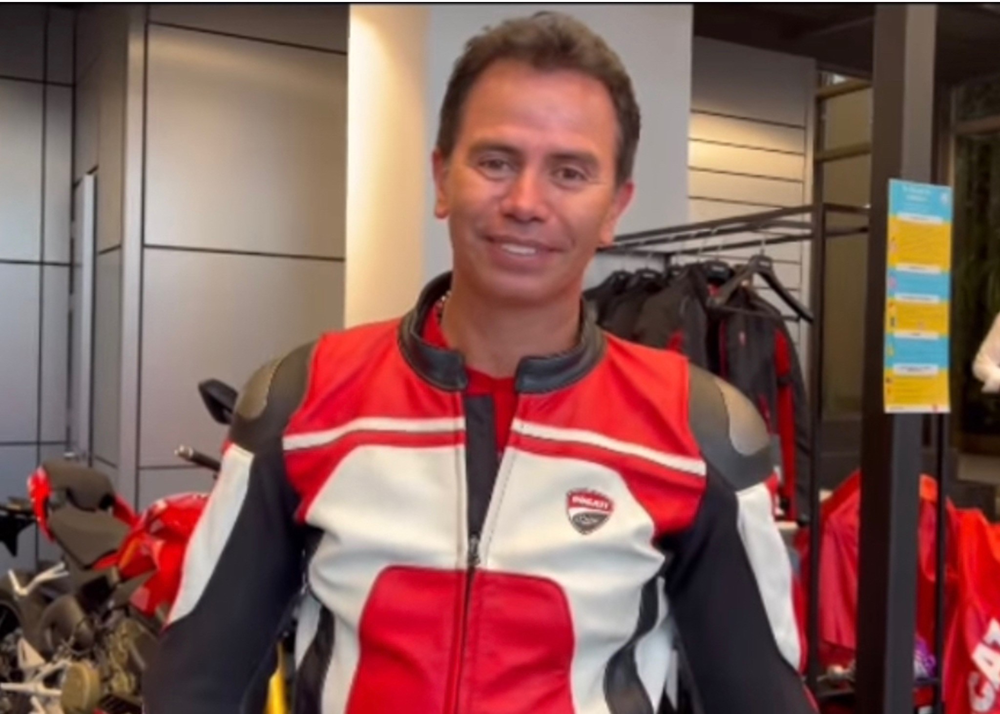 Video Jhonny Rivera: esto vale la lujosa moto que se regaló de cumpleaños