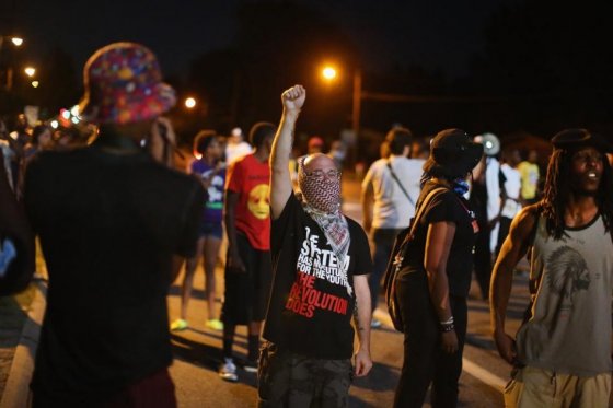 La calle de Ferguson en Misuri, se han presentado múltiples disturbios y protestas por lo ocurrido/ AFP