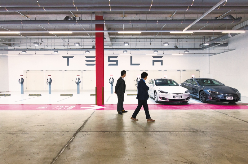 Tesla sustituye al director del software de conducción autónoma
