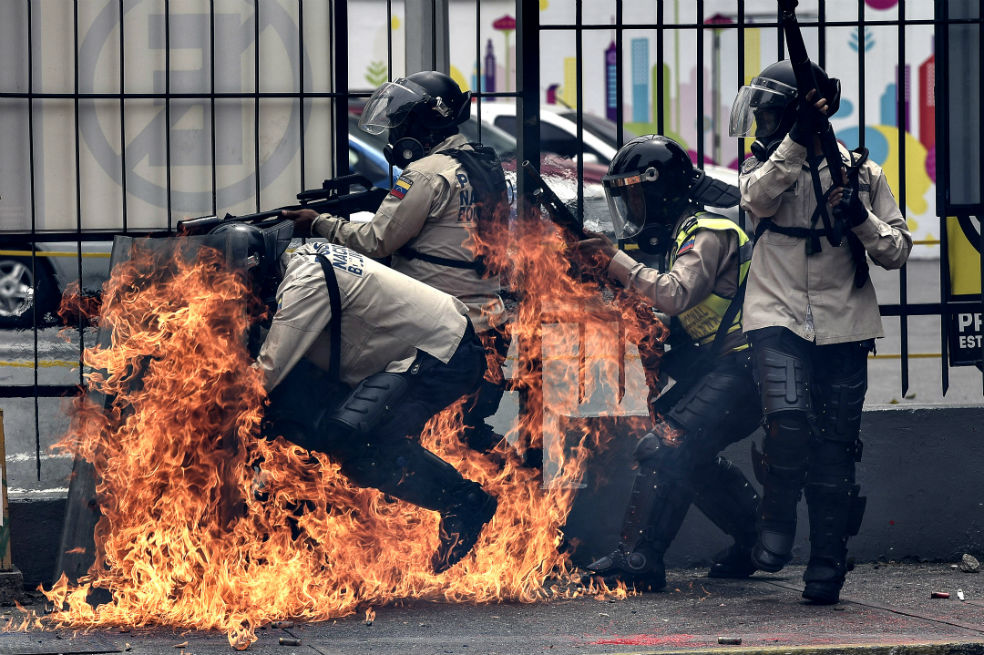 Venezolanos son juzgados en tribunales militares, ¿es legal?