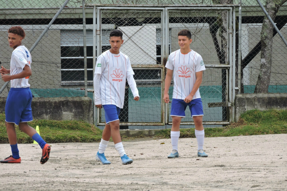 Tres vidas, un sueño: la vida tras un balón