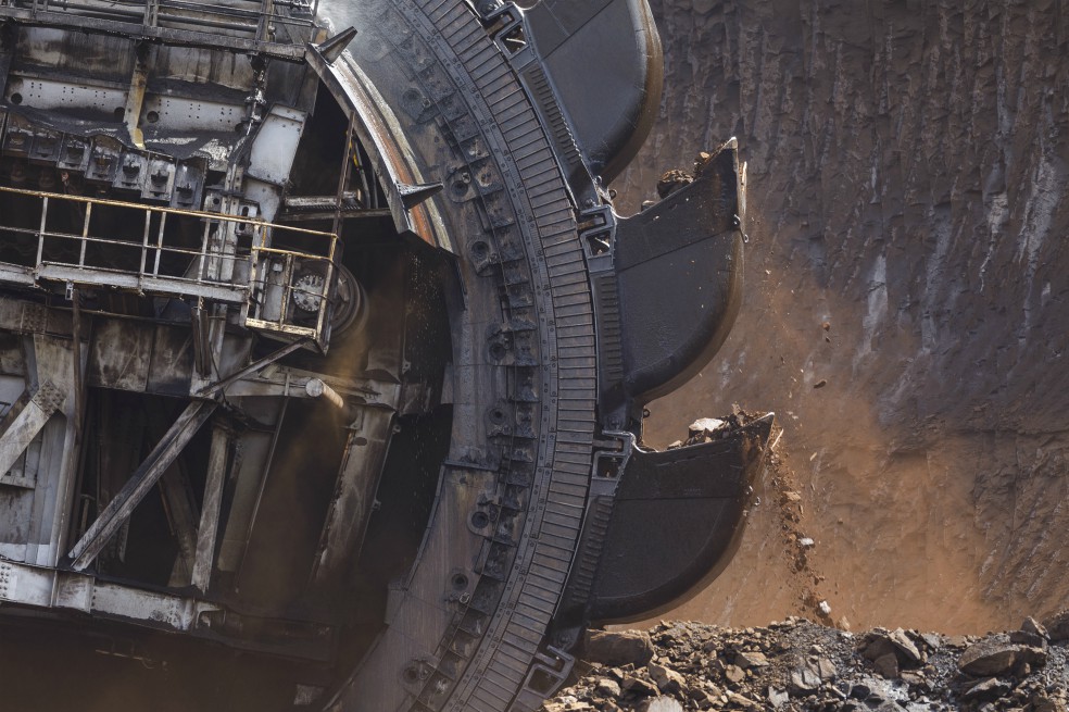 Glencore reduce meta producción de carbón por huelga en Colombia