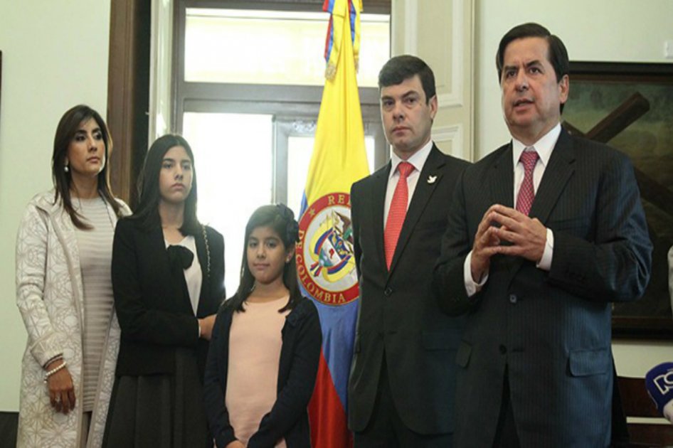 Juan Fernando Cristo presenta al nuevo director de la Unidad Nacional de Protección