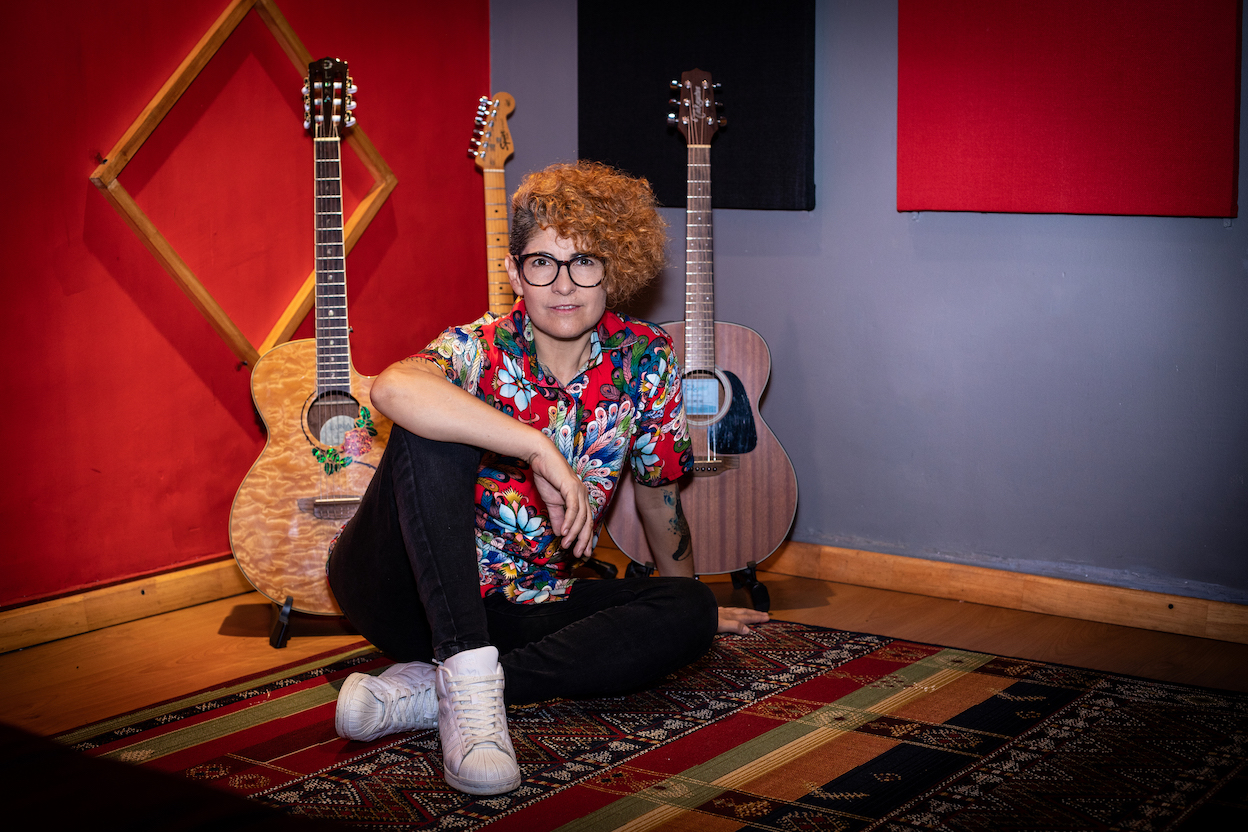 La cantante colombiana Lamat lanza “Mujer mujereza”, un homenaje a las mujeres