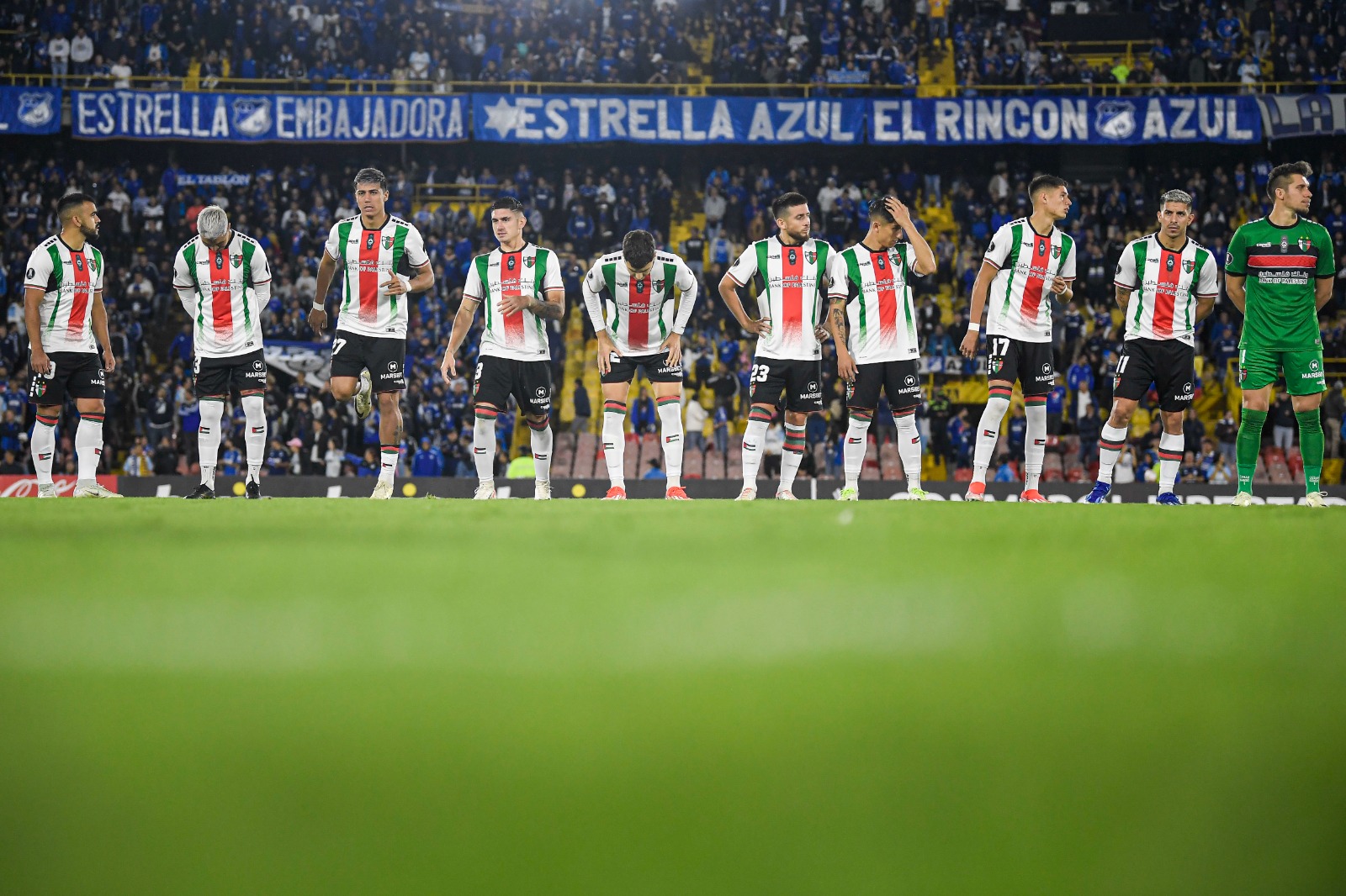 El equipo chileno llegó a Bogotá para enfrentarse a Millonarios, en medio de la Copa Libertadores.