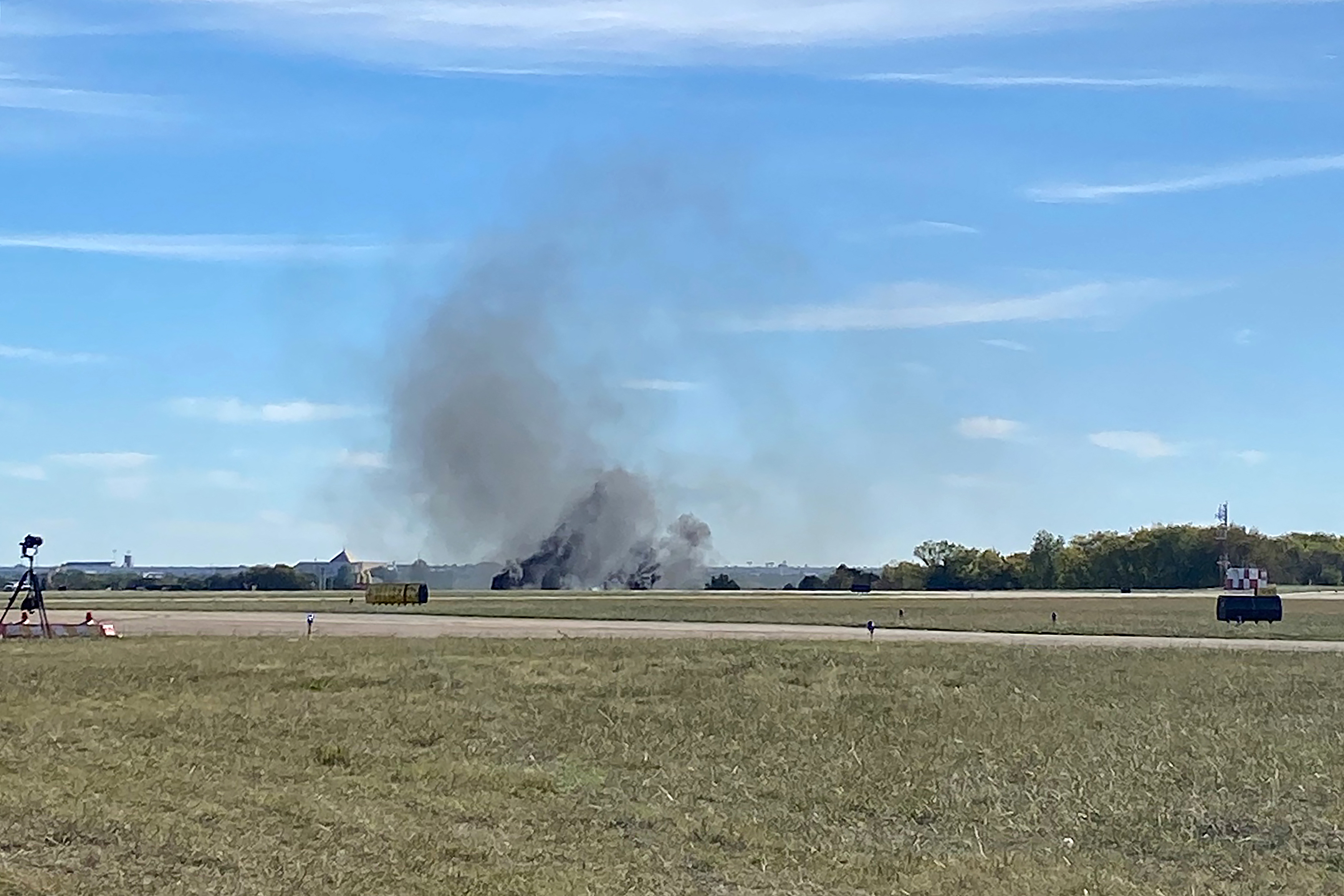Confirman muerte de seis personas en accidente aéreo durante exhibición en Dallas