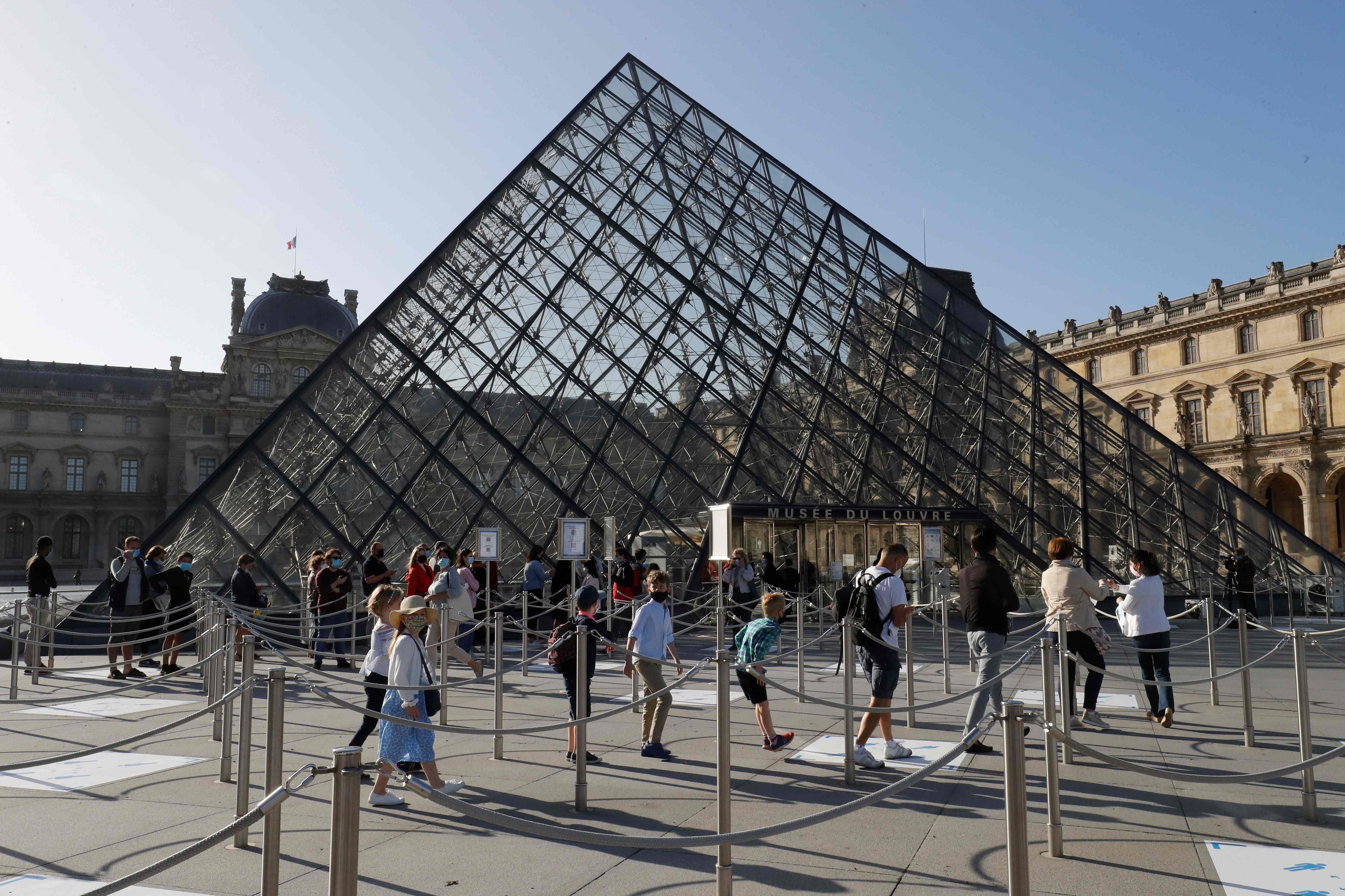 Museo Louvre y de Orsay, entre otros, cerraron temporalmente por protestas laborales